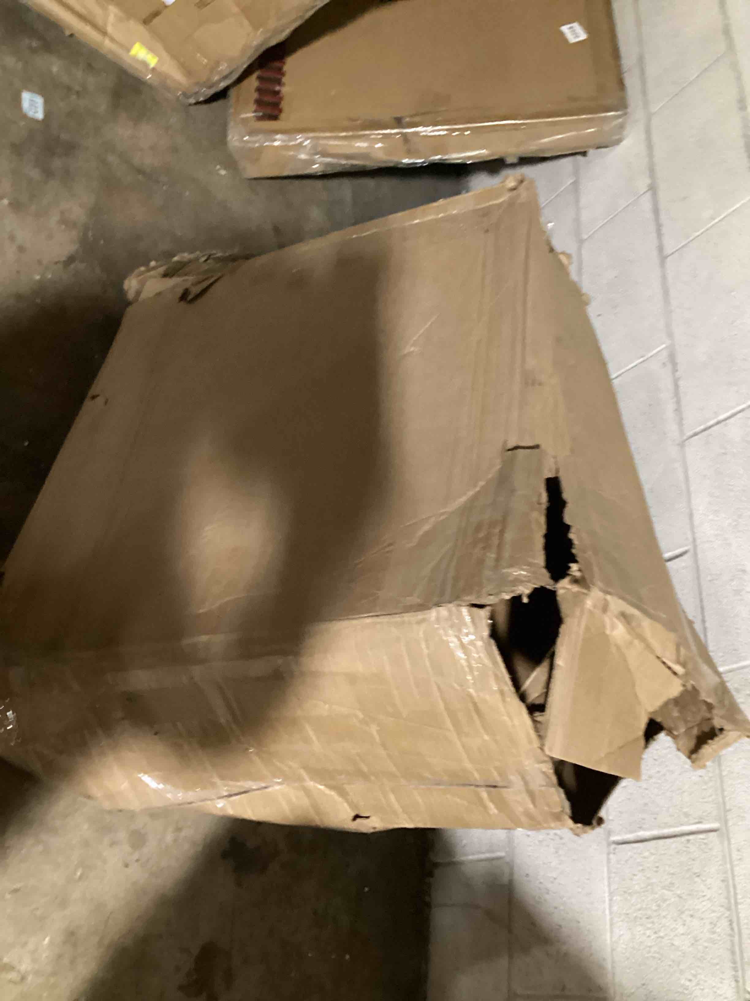 https://s3.amazonaws.com/lotting-images-prod/bidfta/RED6173945_1728328368593.jpeg