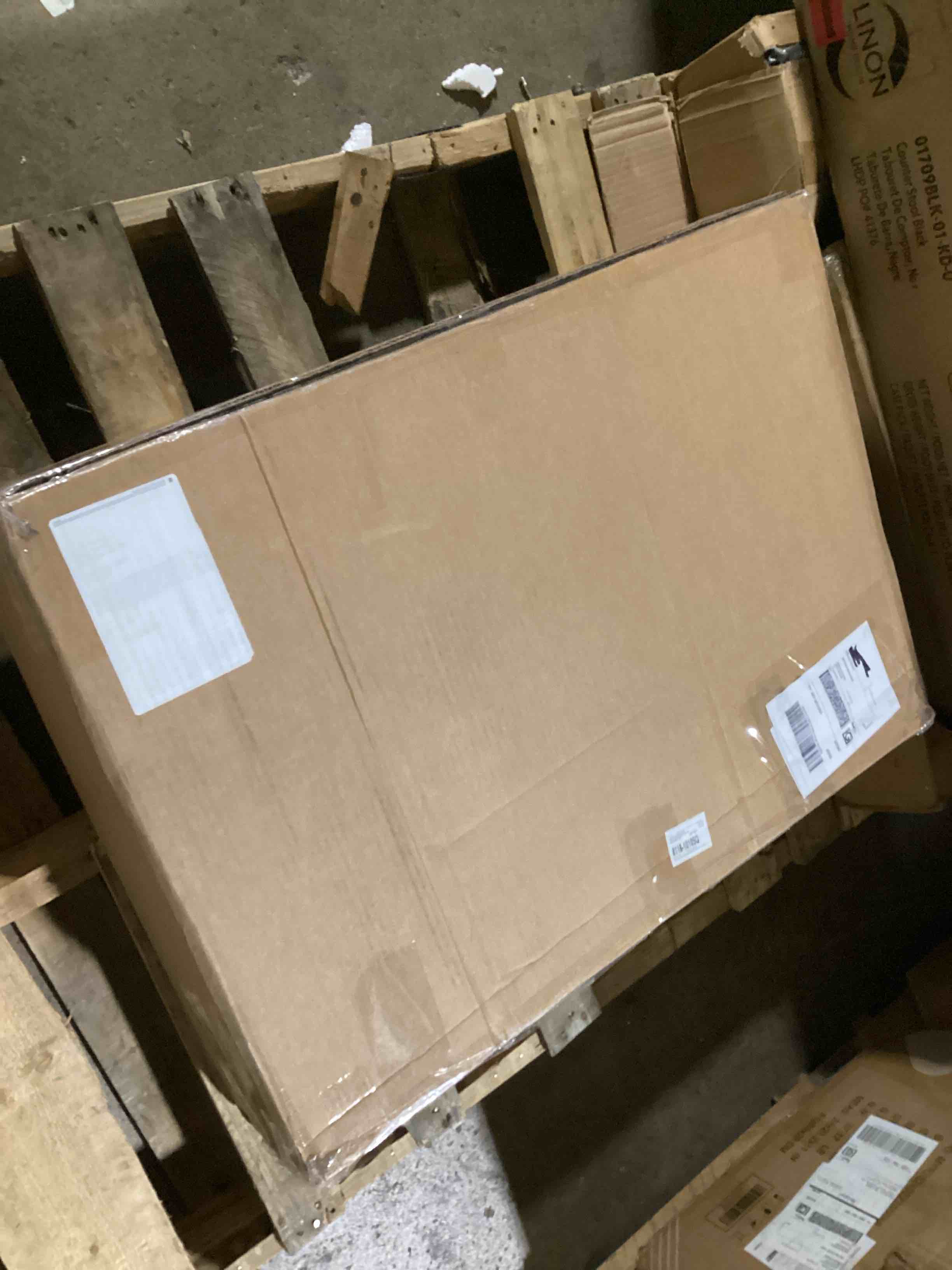 https://s3.amazonaws.com/lotting-images-prod/bidfta/RED6174017_1728400039597.jpeg