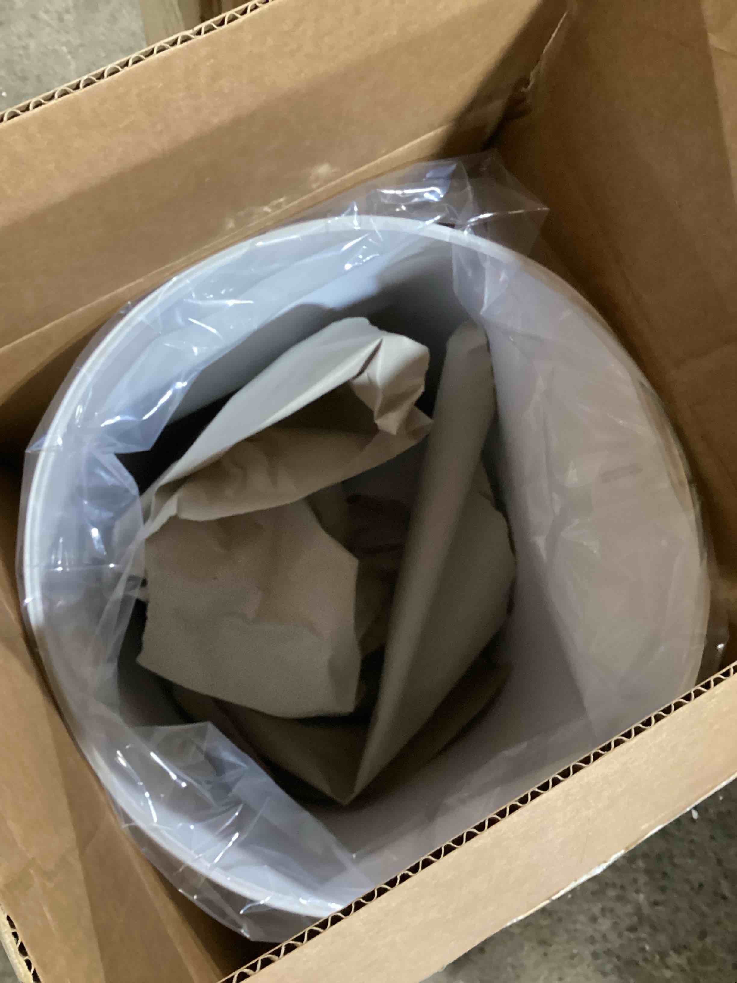 https://s3.amazonaws.com/lotting-images-prod/bidfta/RED6174128_1728572416944.jpeg