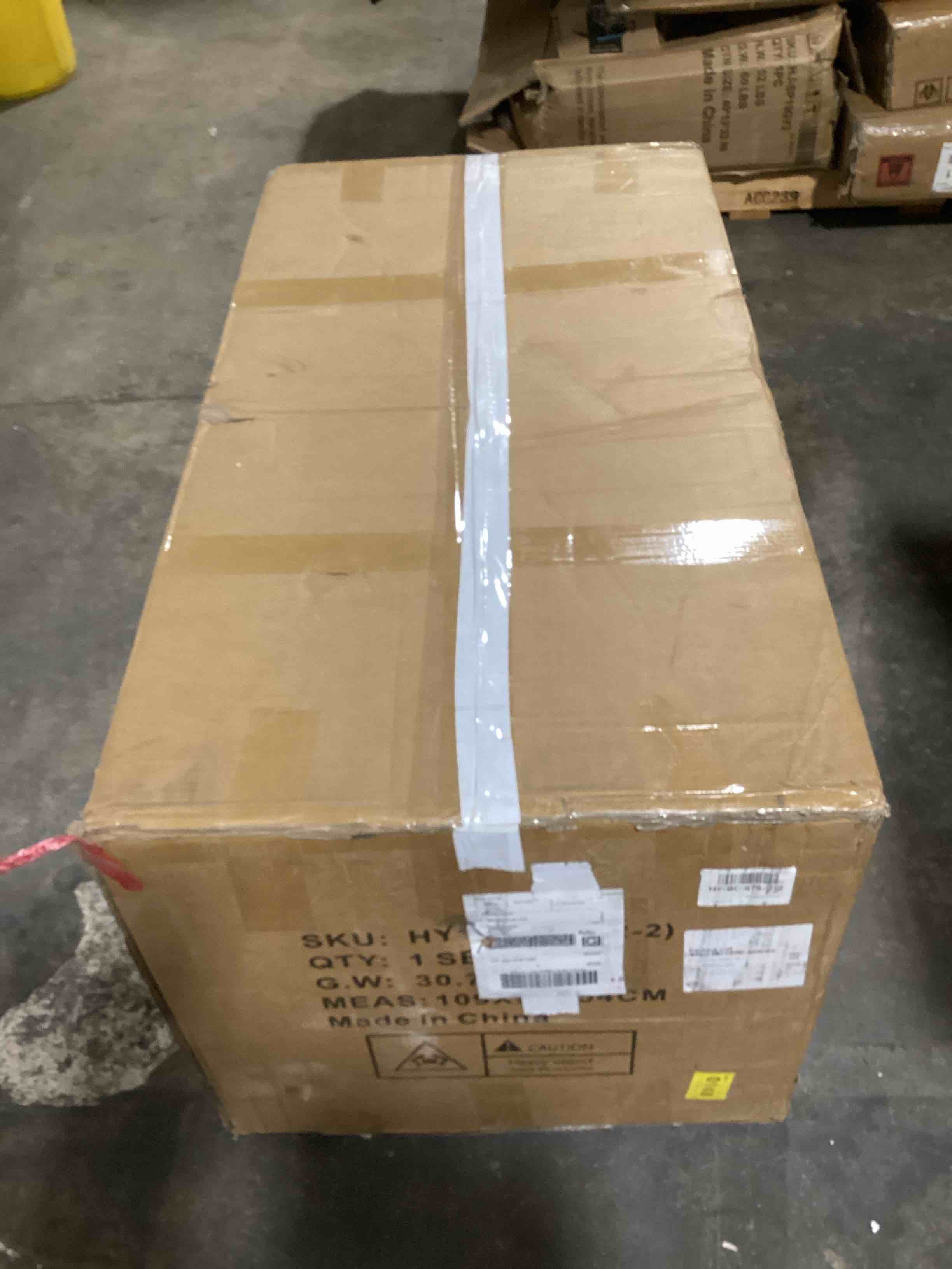 https://s3.amazonaws.com/lotting-images-prod/bidfta/RED6174207_1728659105460.jpeg