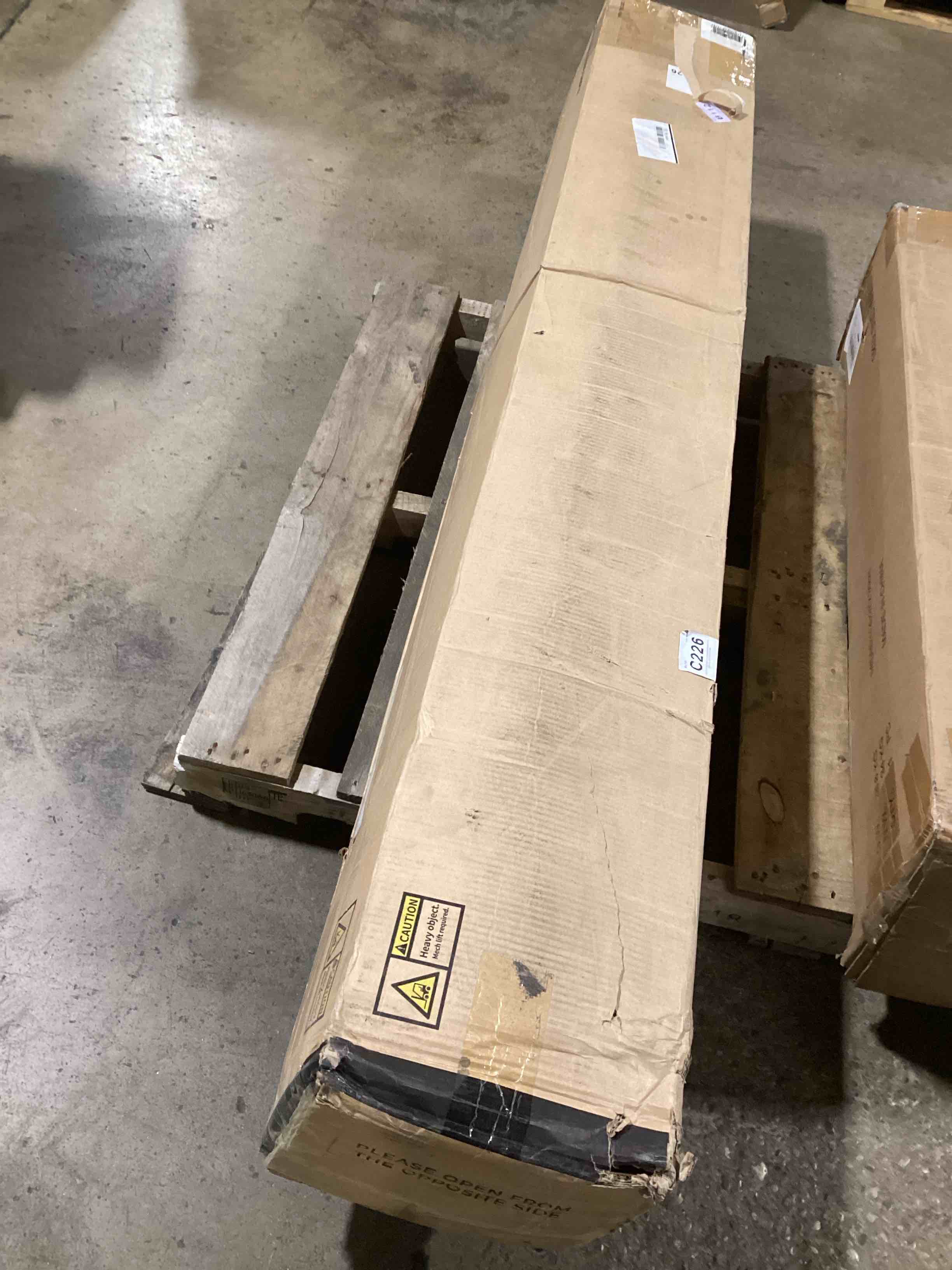 https://s3.amazonaws.com/lotting-images-prod/bidfta/RED6174264_1728920561774.jpeg