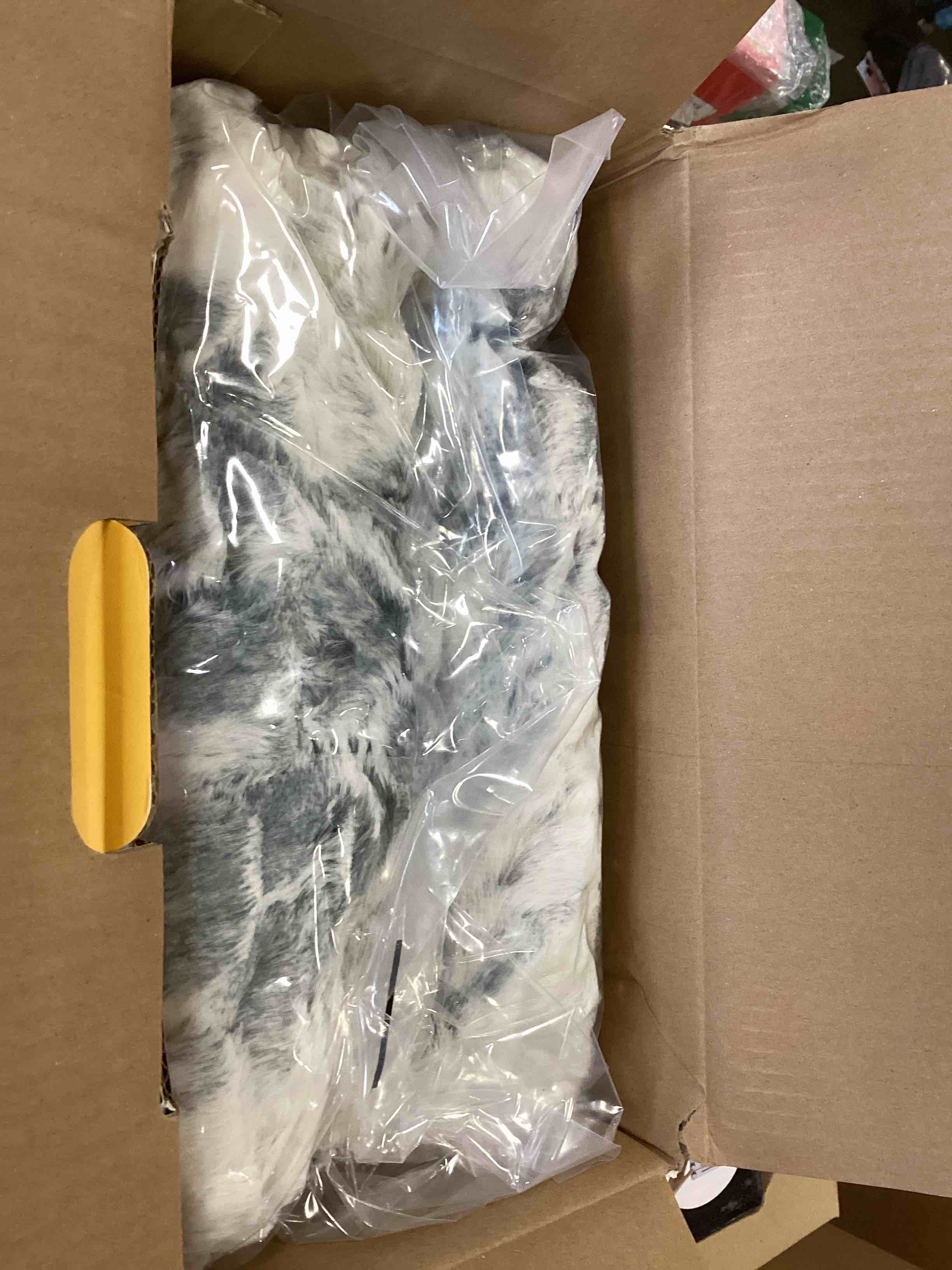 https://s3.amazonaws.com/lotting-images-prod/bidfta/RED6175457_1712687197060.jpeg