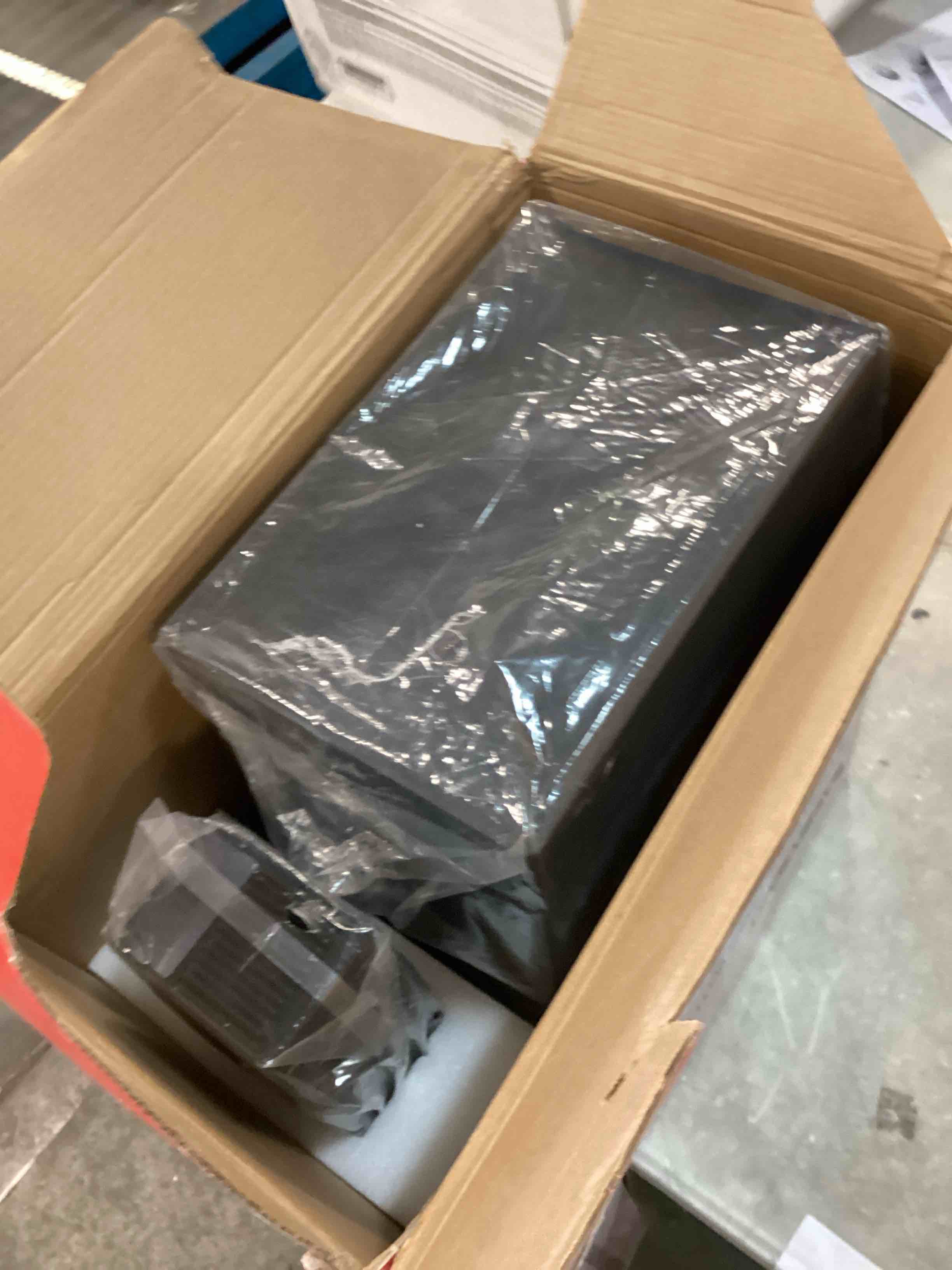 https://s3.amazonaws.com/lotting-images-prod/bidfta/RED6175955_1712771527366.jpeg