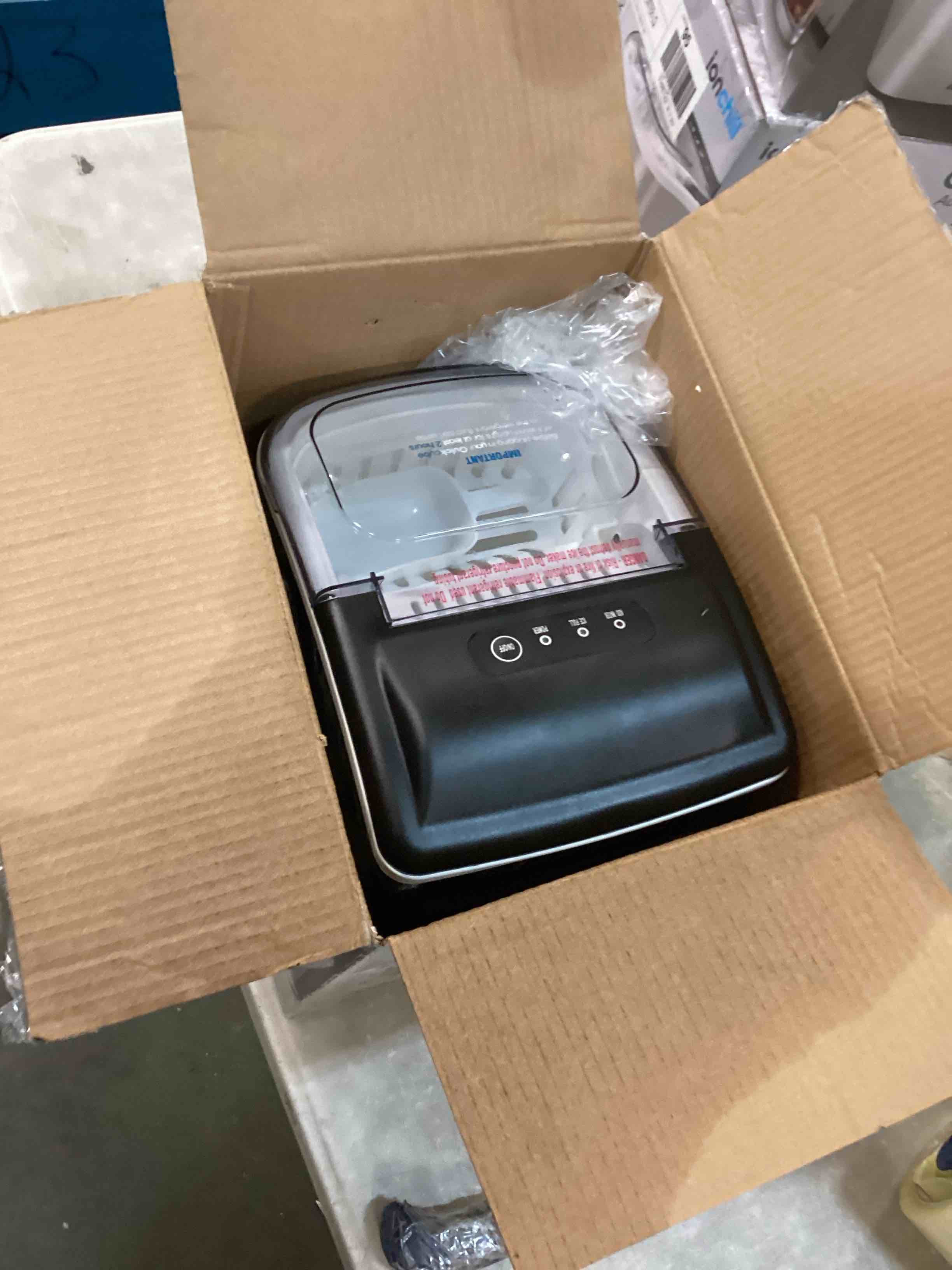 https://s3.amazonaws.com/lotting-images-prod/bidfta/RED6175998_1712776713563.jpeg