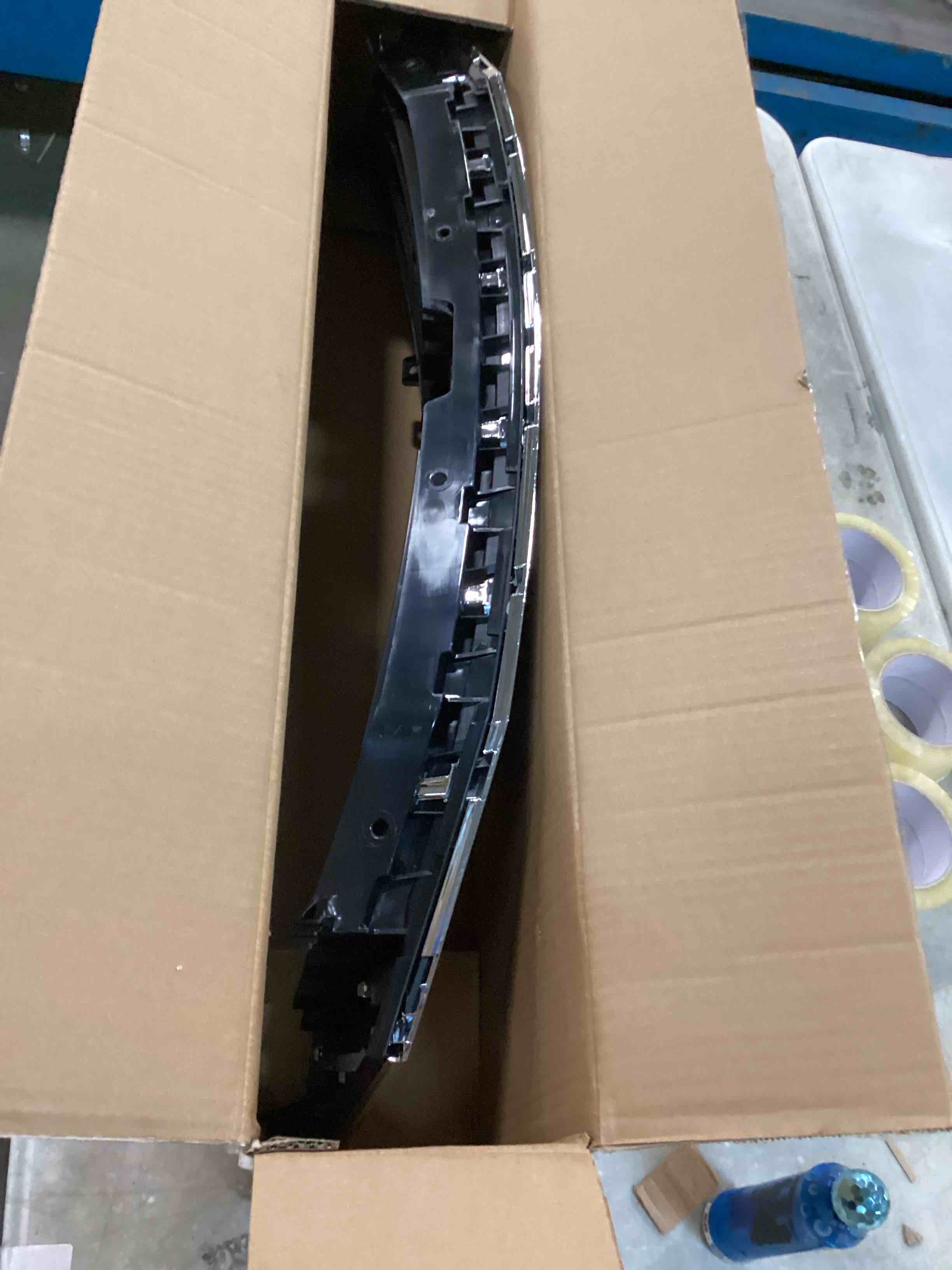 https://s3.amazonaws.com/lotting-images-prod/bidfta/RED6176014_1712778097092.jpeg
