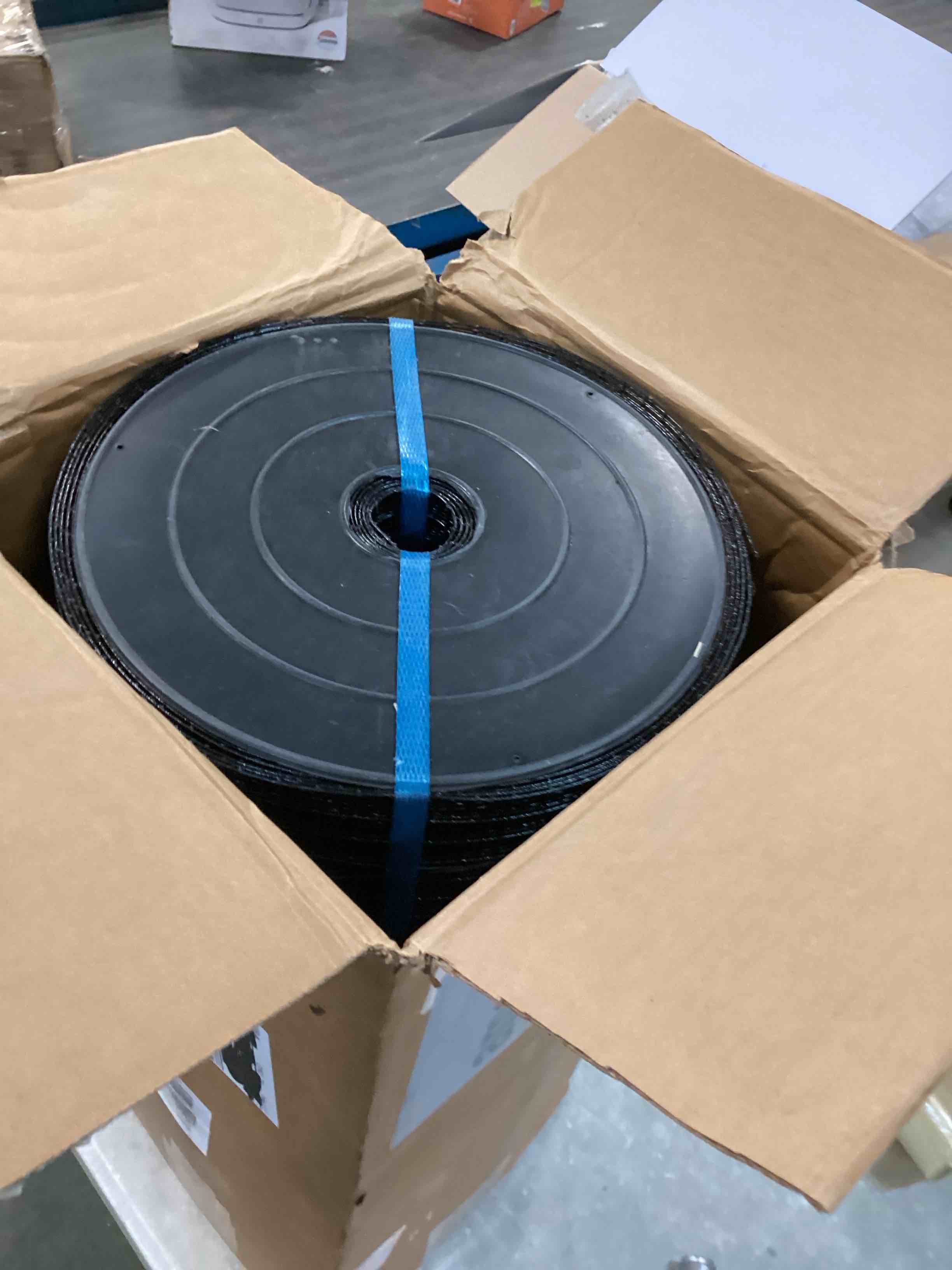 https://s3.amazonaws.com/lotting-images-prod/bidfta/RED6176017_1712778382622.jpeg
