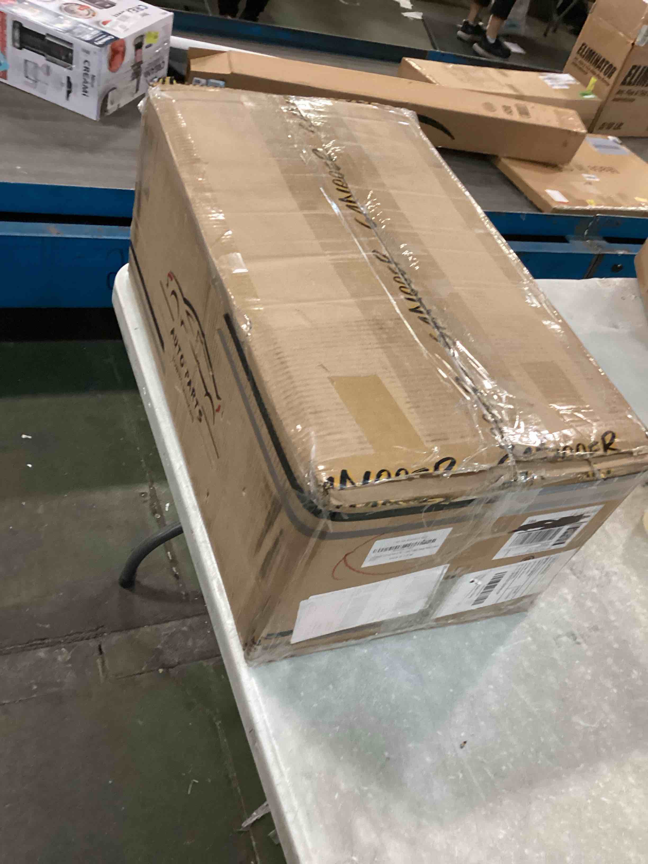https://s3.amazonaws.com/lotting-images-prod/bidfta/RED6176030_1712779699987.jpeg
