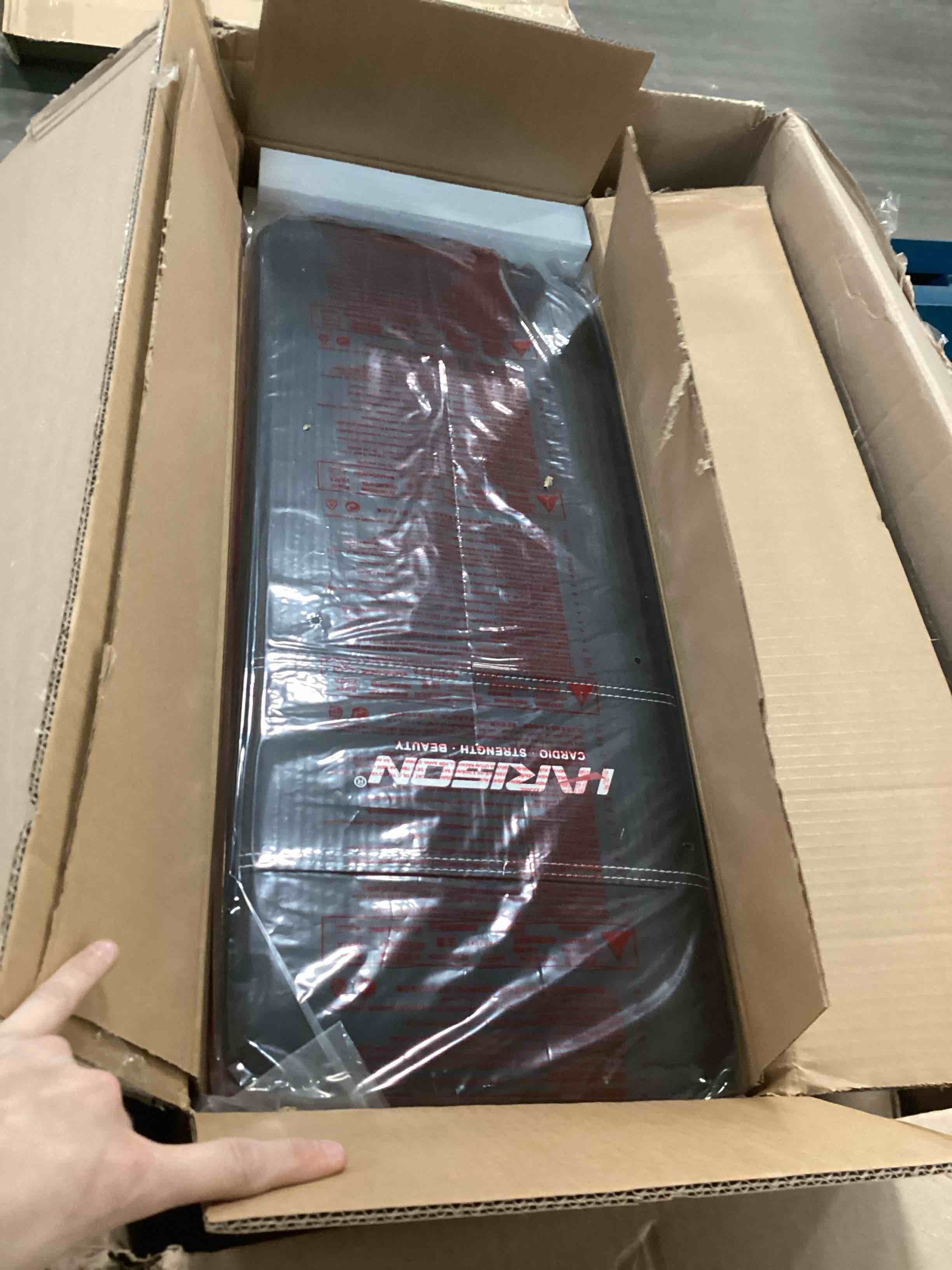 https://s3.amazonaws.com/lotting-images-prod/bidfta/RED6176079_1712841965507.jpeg