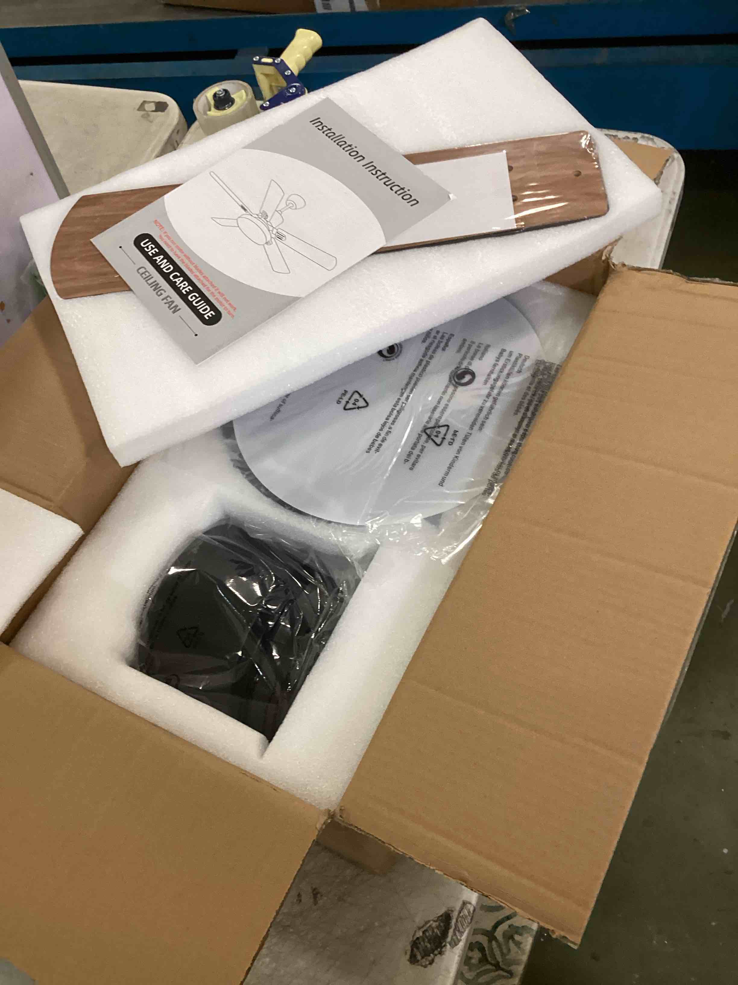 https://s3.amazonaws.com/lotting-images-prod/bidfta/RED6177052_1713366148392.jpeg