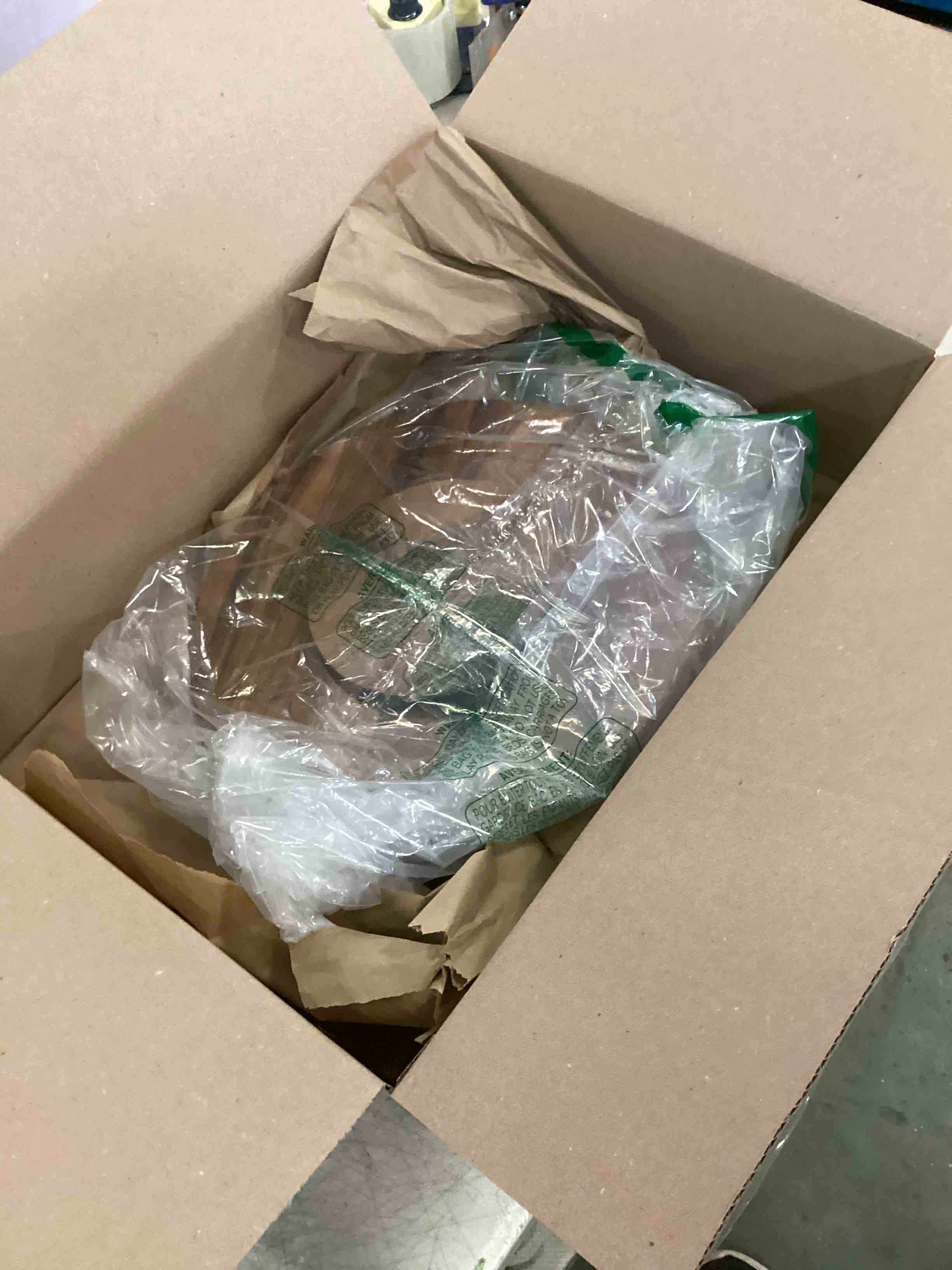 https://s3.amazonaws.com/lotting-images-prod/bidfta/RED6177058_1713366773598.jpeg