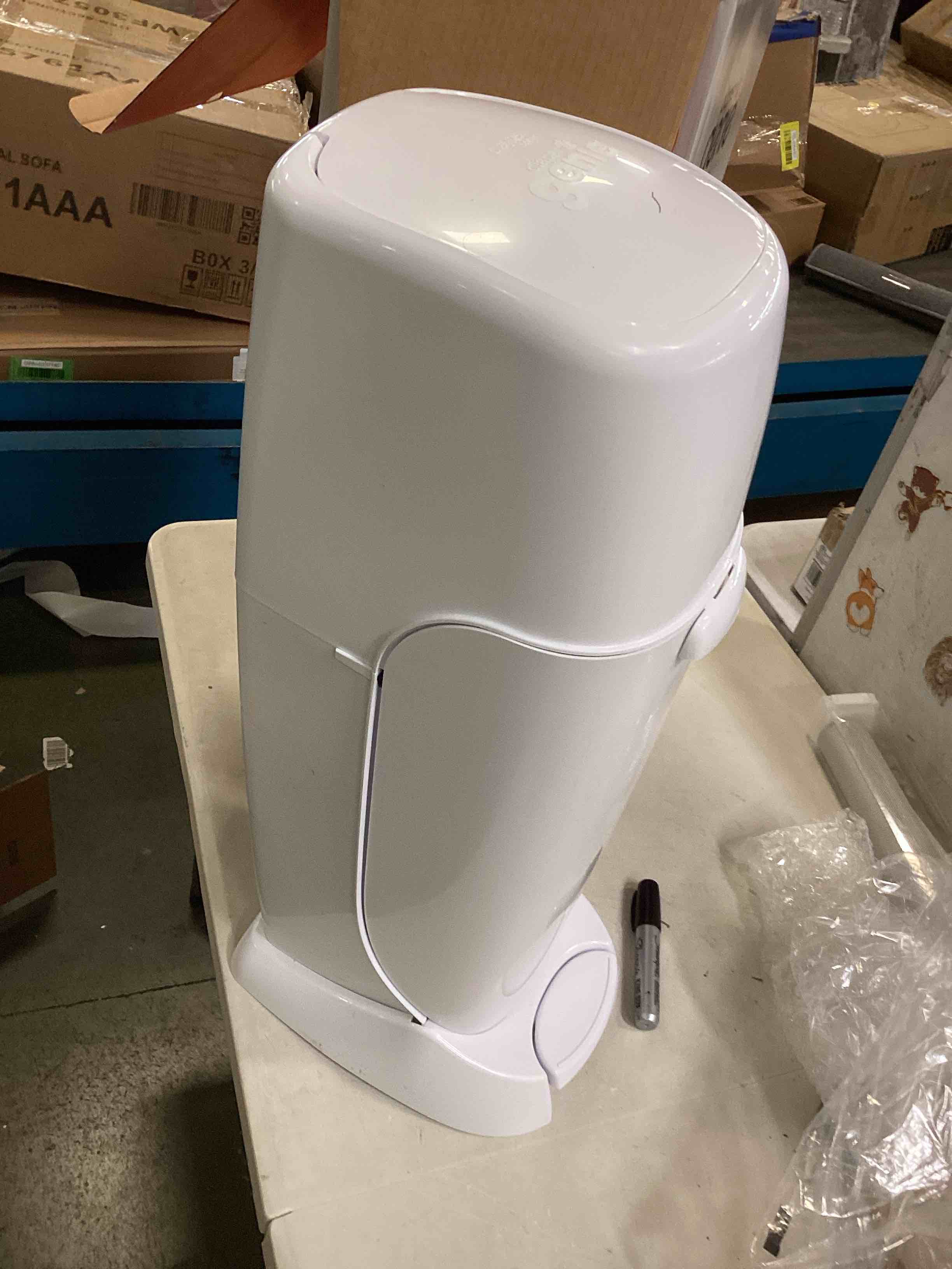 https://s3.amazonaws.com/lotting-images-prod/bidfta/RED6177211_1713450955323.jpeg