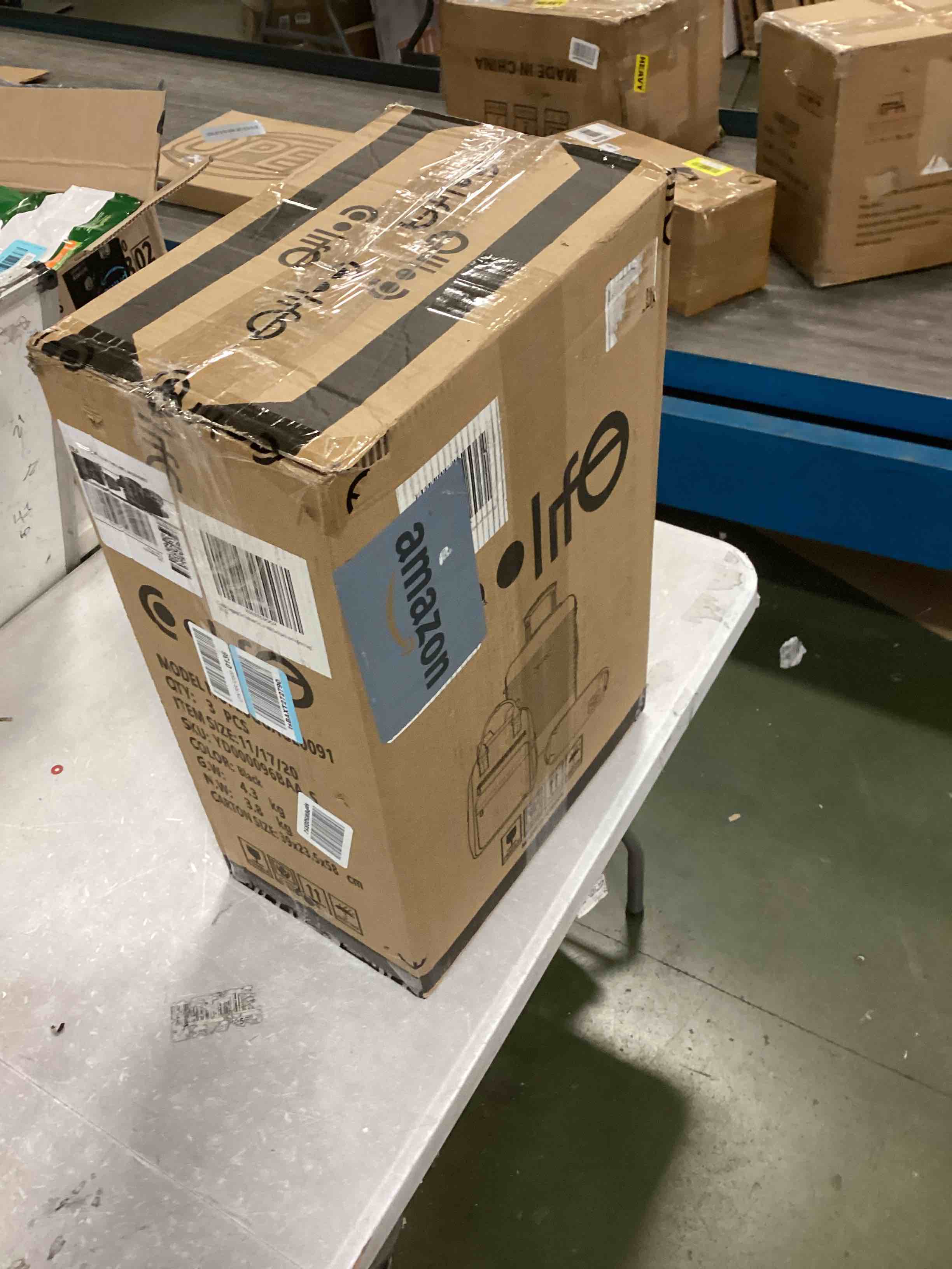 https://s3.amazonaws.com/lotting-images-prod/bidfta/RED6177404_1713537945289.jpeg