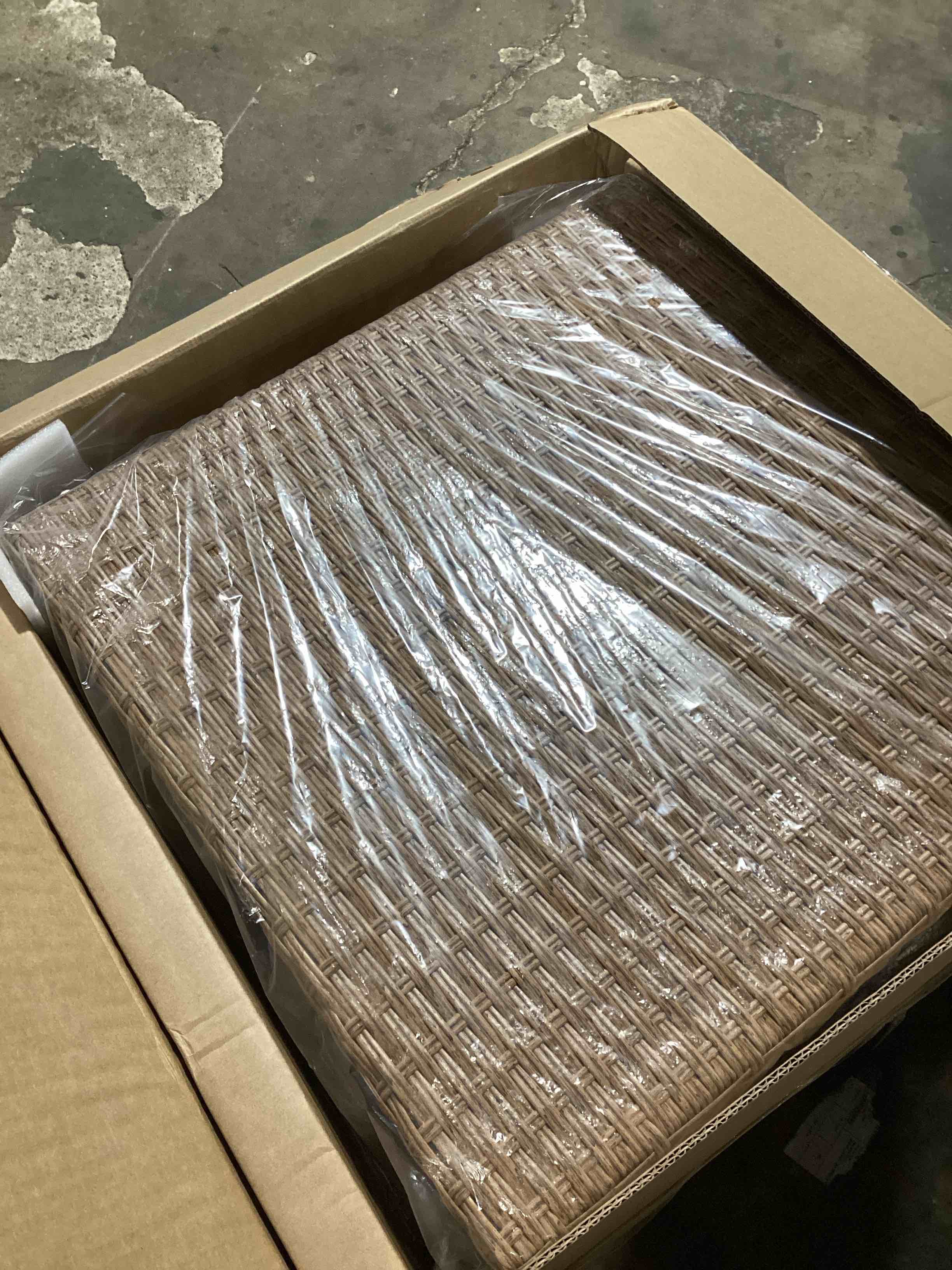 https://s3.amazonaws.com/lotting-images-prod/bidfta/RED6177612_1727785834730.jpeg