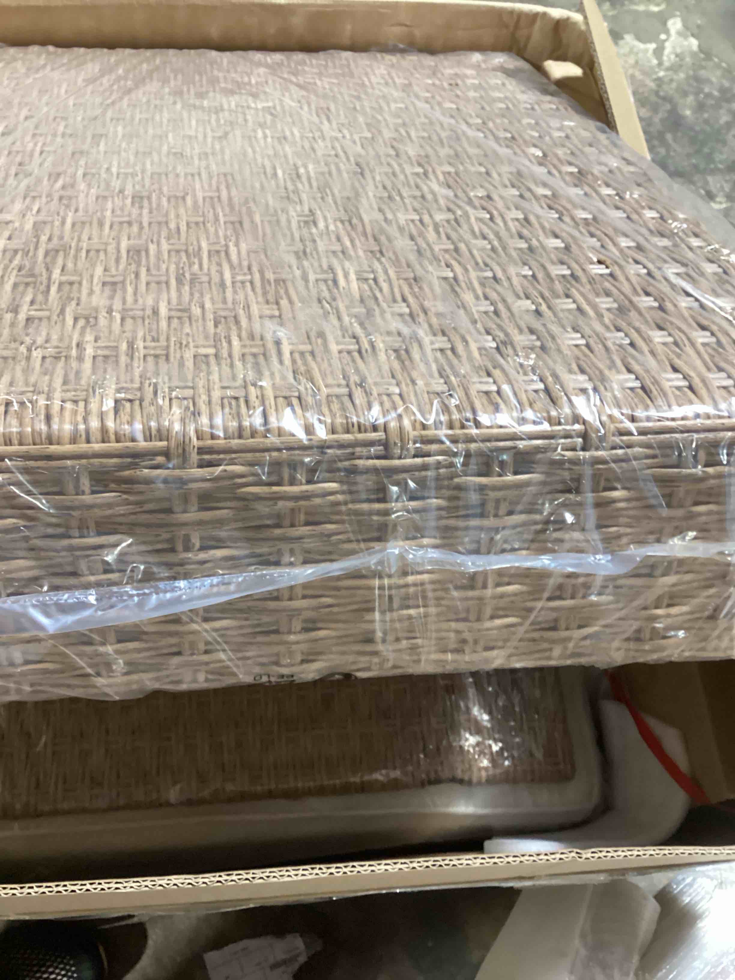https://s3.amazonaws.com/lotting-images-prod/bidfta/RED6177612_1727785848871.jpeg