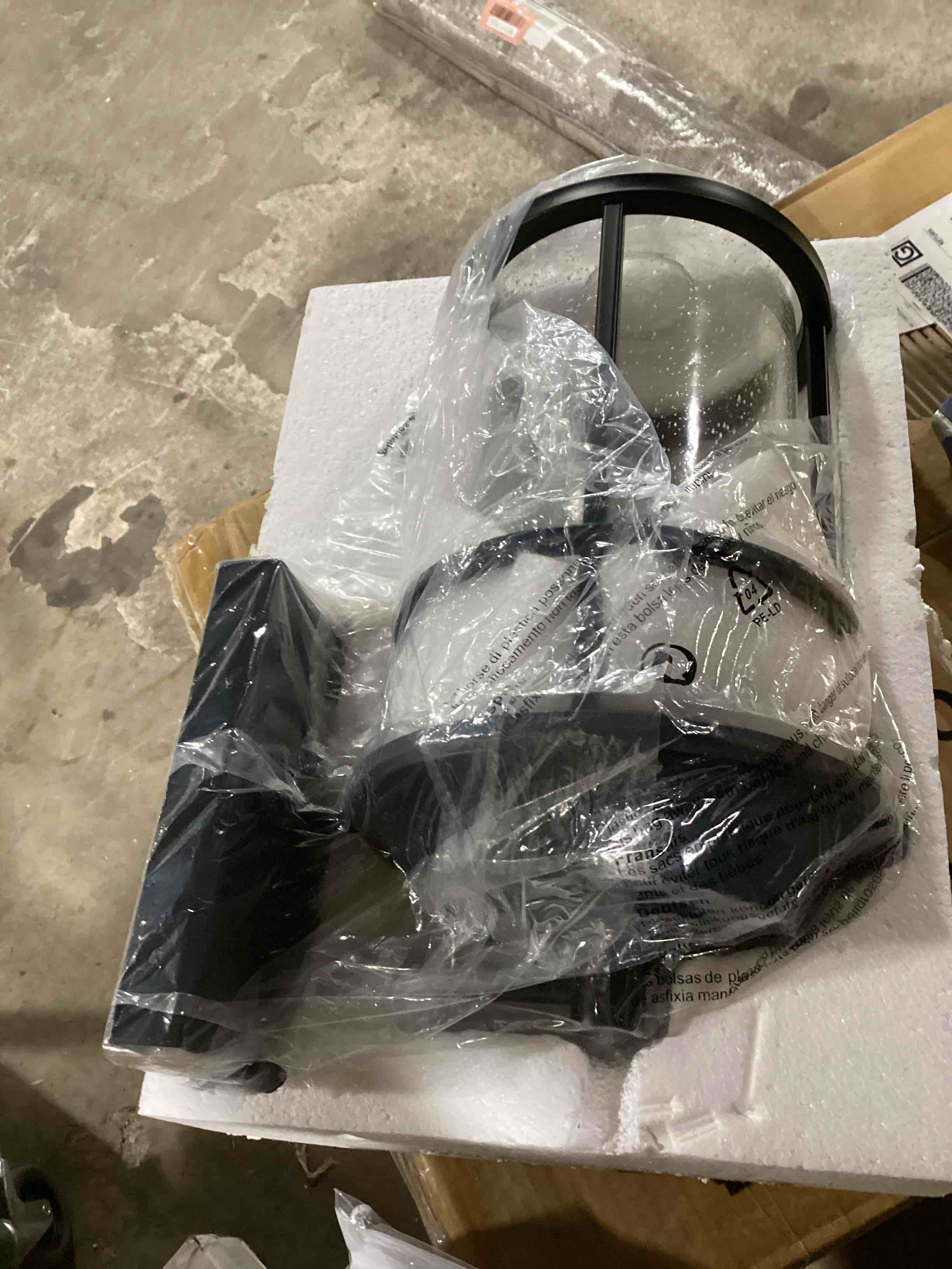 https://s3.amazonaws.com/lotting-images-prod/bidfta/RED6178253_1728487480899.jpeg