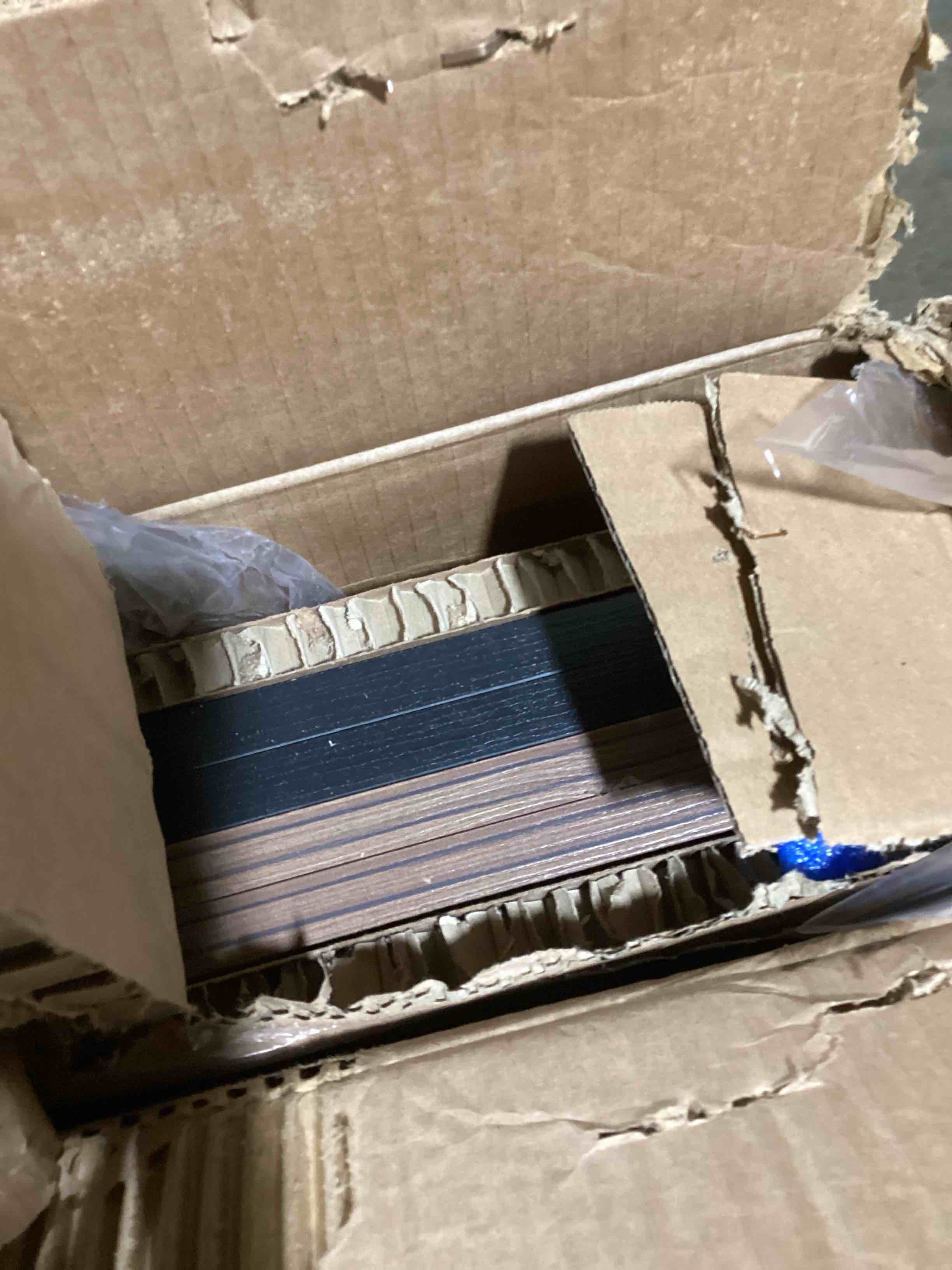 https://s3.amazonaws.com/lotting-images-prod/bidfta/RED6178302_1728500223599.jpeg