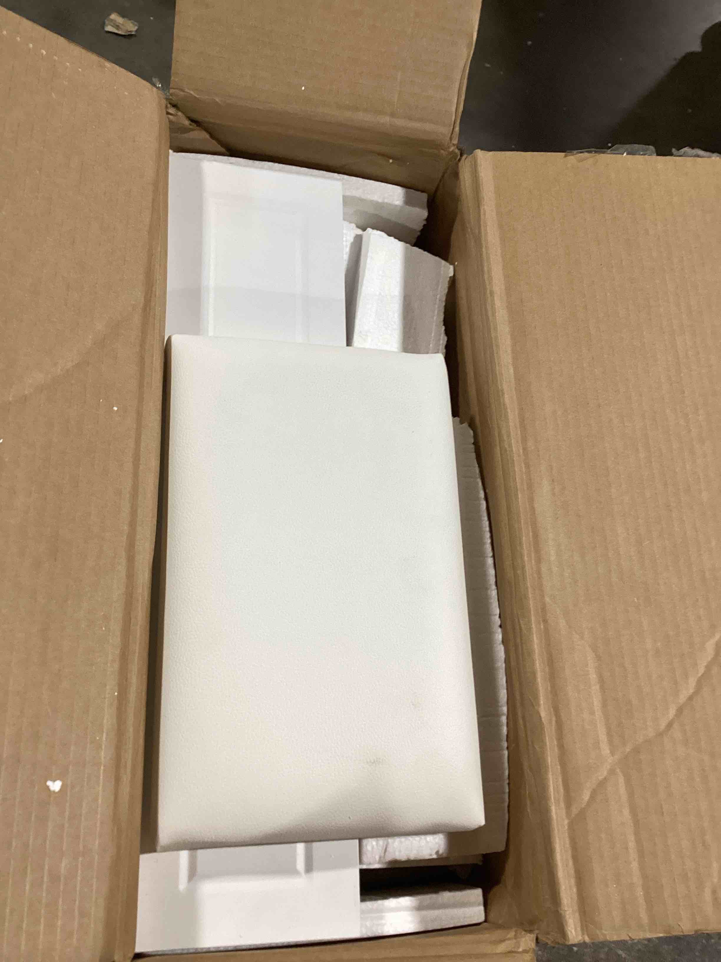 https://s3.amazonaws.com/lotting-images-prod/bidfta/RED6178394_1728661336297.jpeg