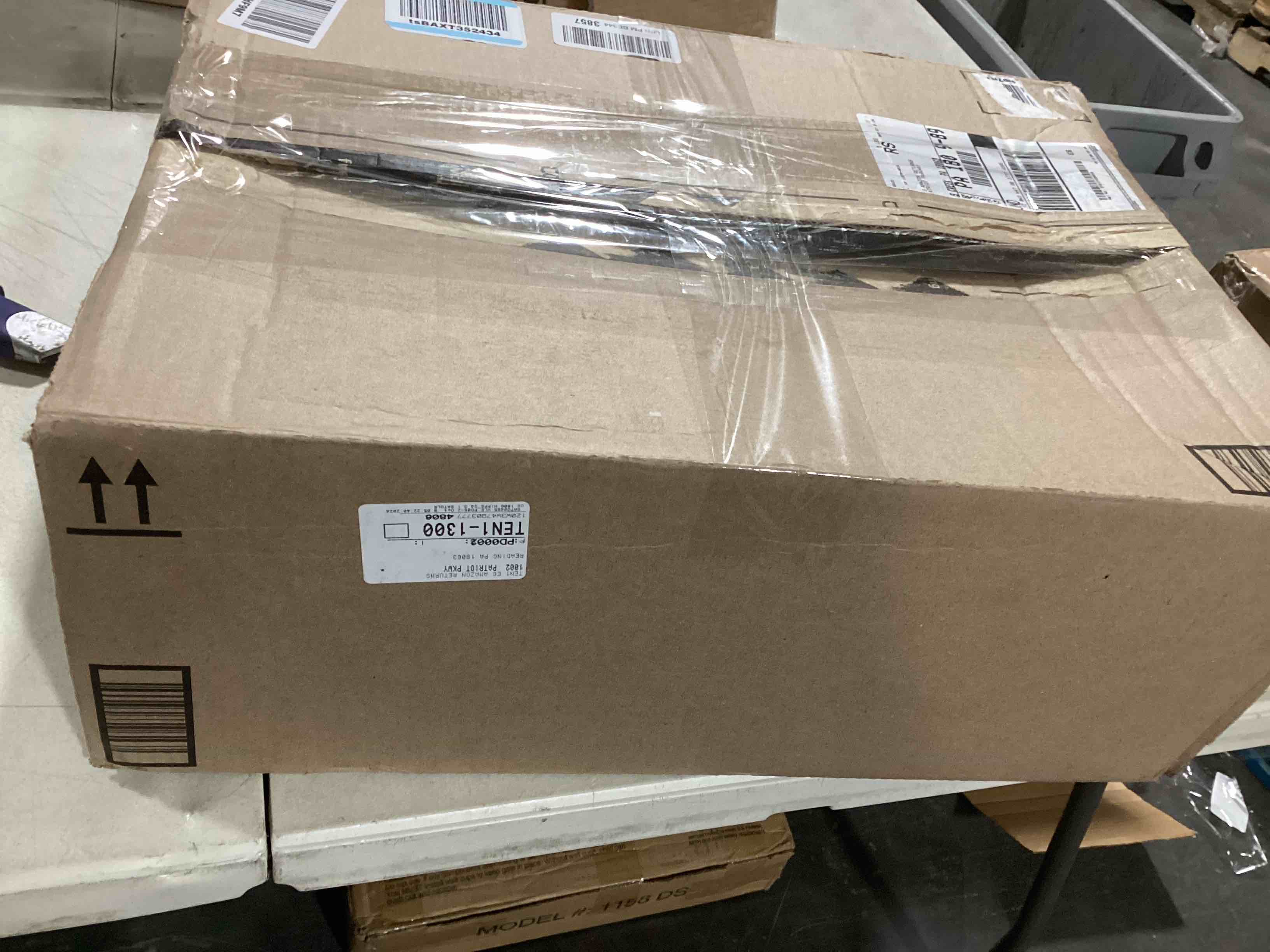 https://s3.amazonaws.com/lotting-images-prod/bidfta/RED6178620_1728998004709.jpeg