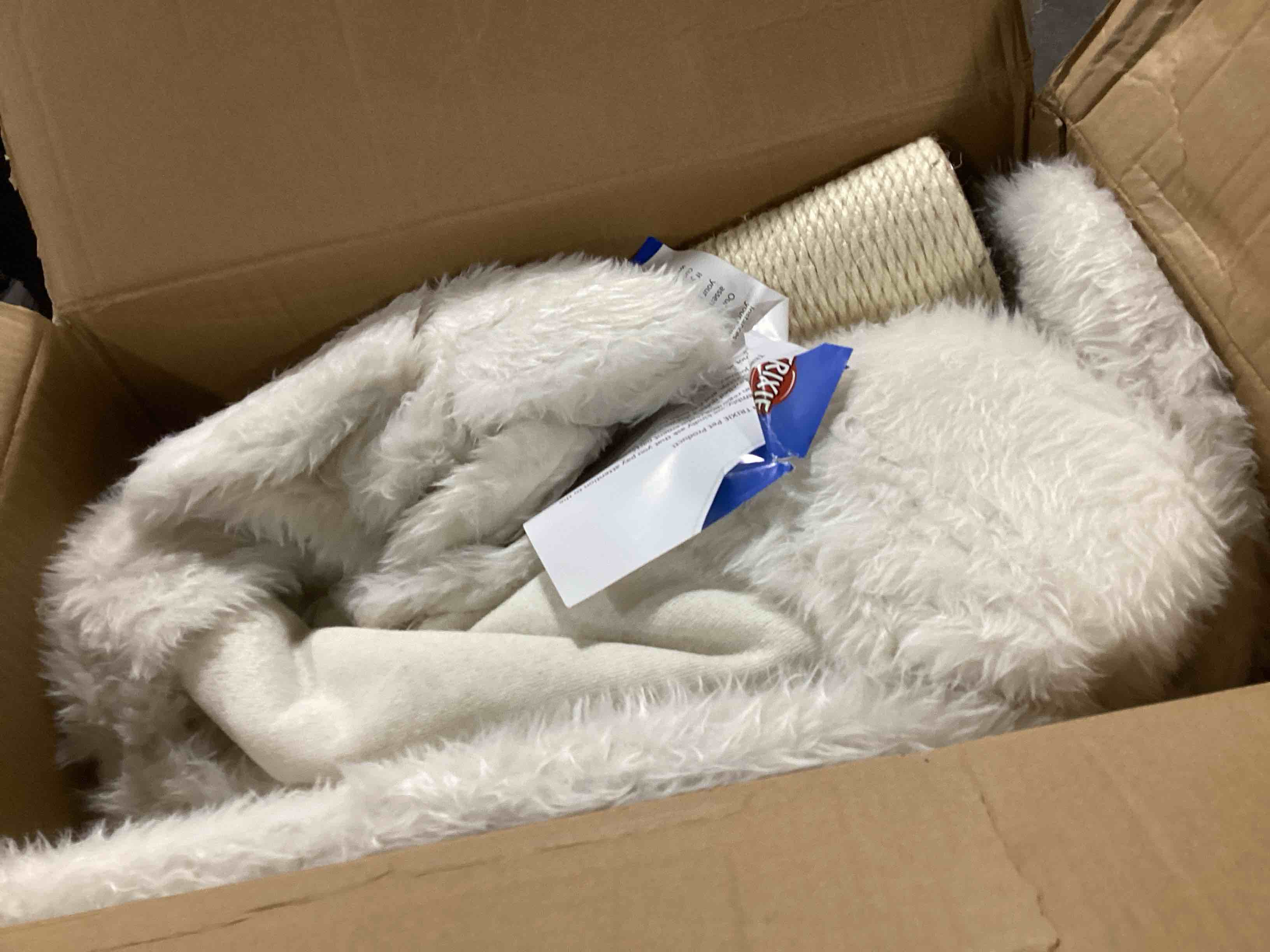 https://s3.amazonaws.com/lotting-images-prod/bidfta/RED6178621_1728998122116.jpeg