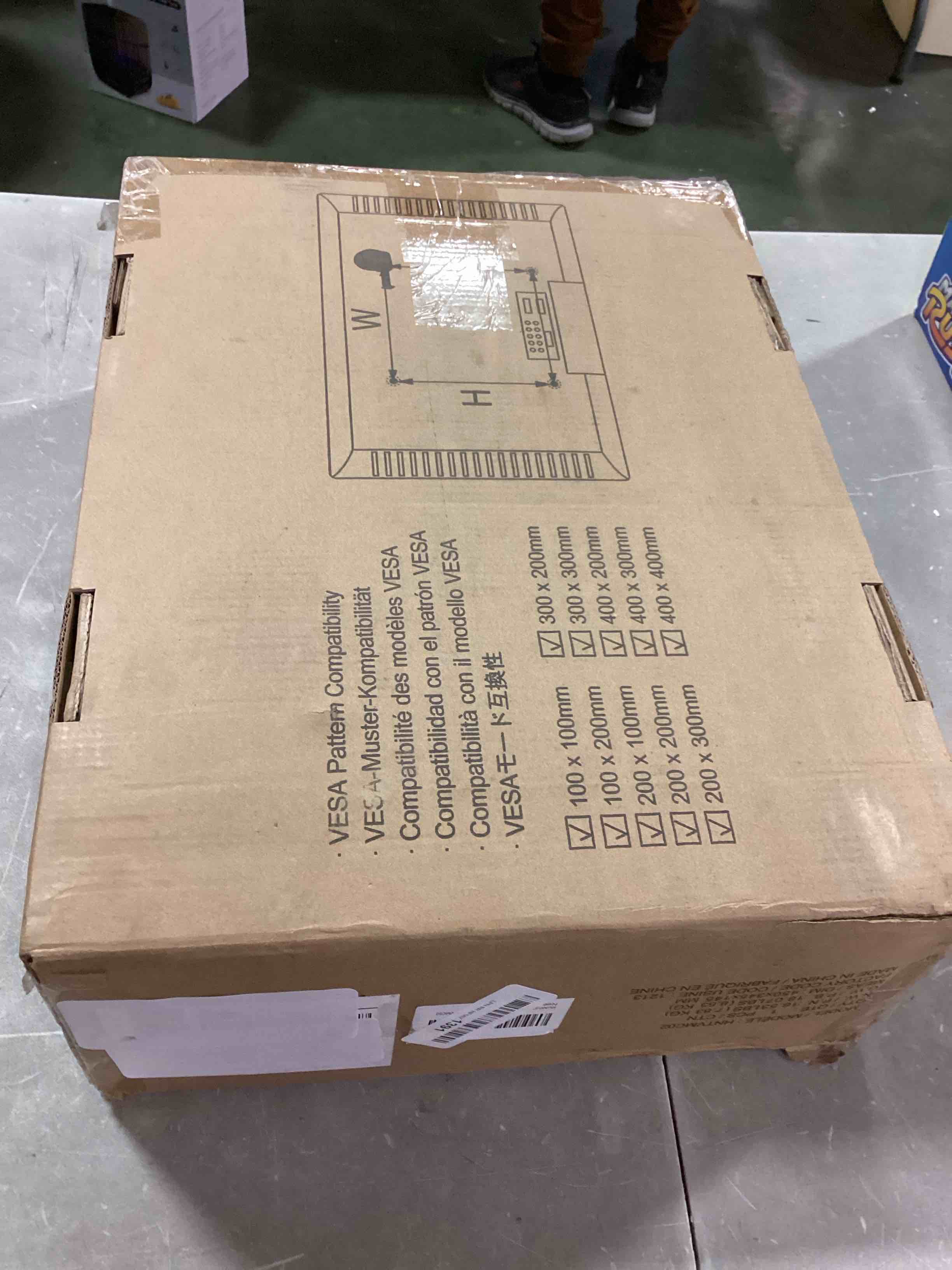 https://s3.amazonaws.com/lotting-images-prod/bidfta/RED6179537_1713548813655.jpeg