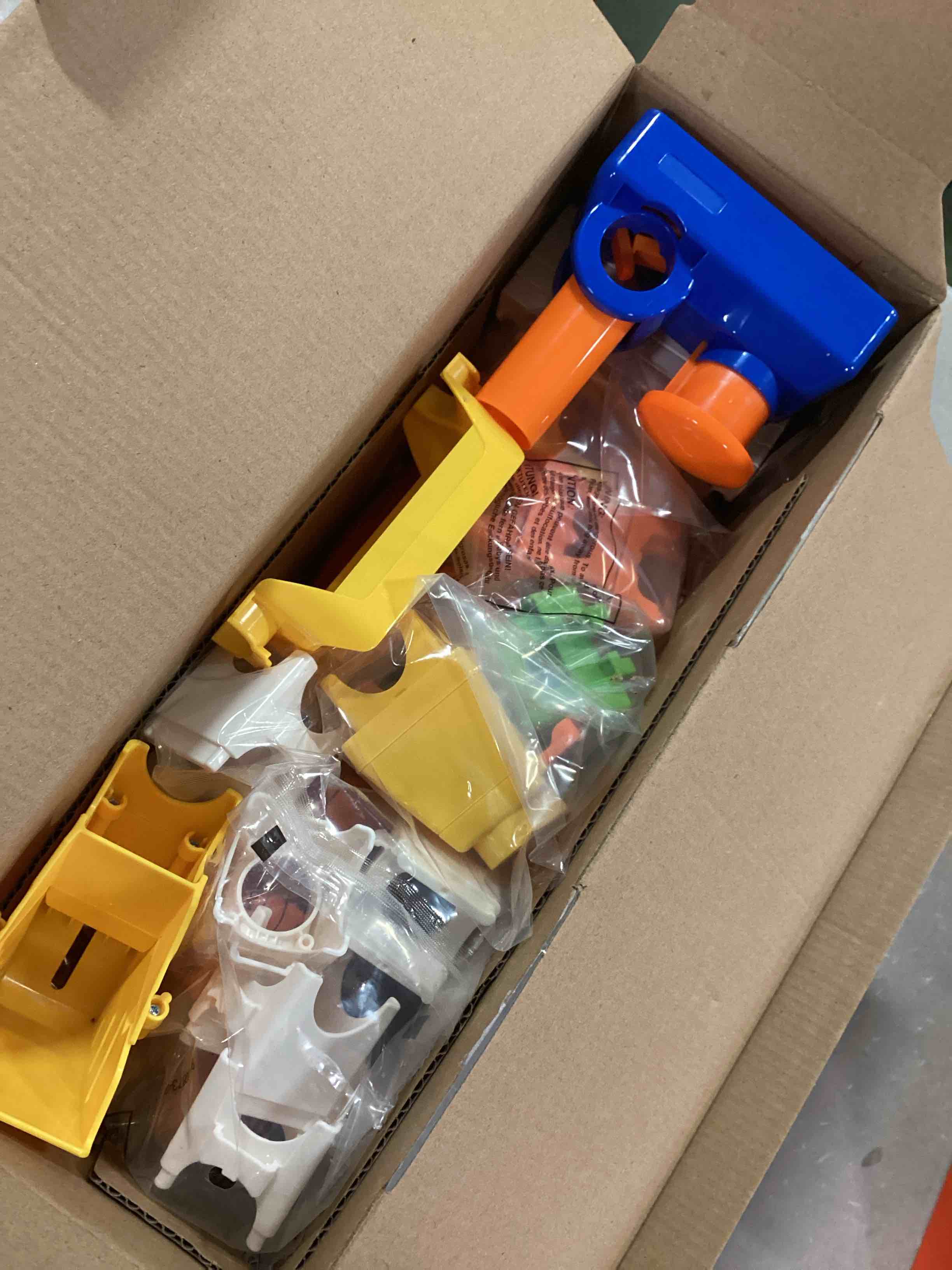 https://s3.amazonaws.com/lotting-images-prod/bidfta/RED6179538_1713548970120.jpeg