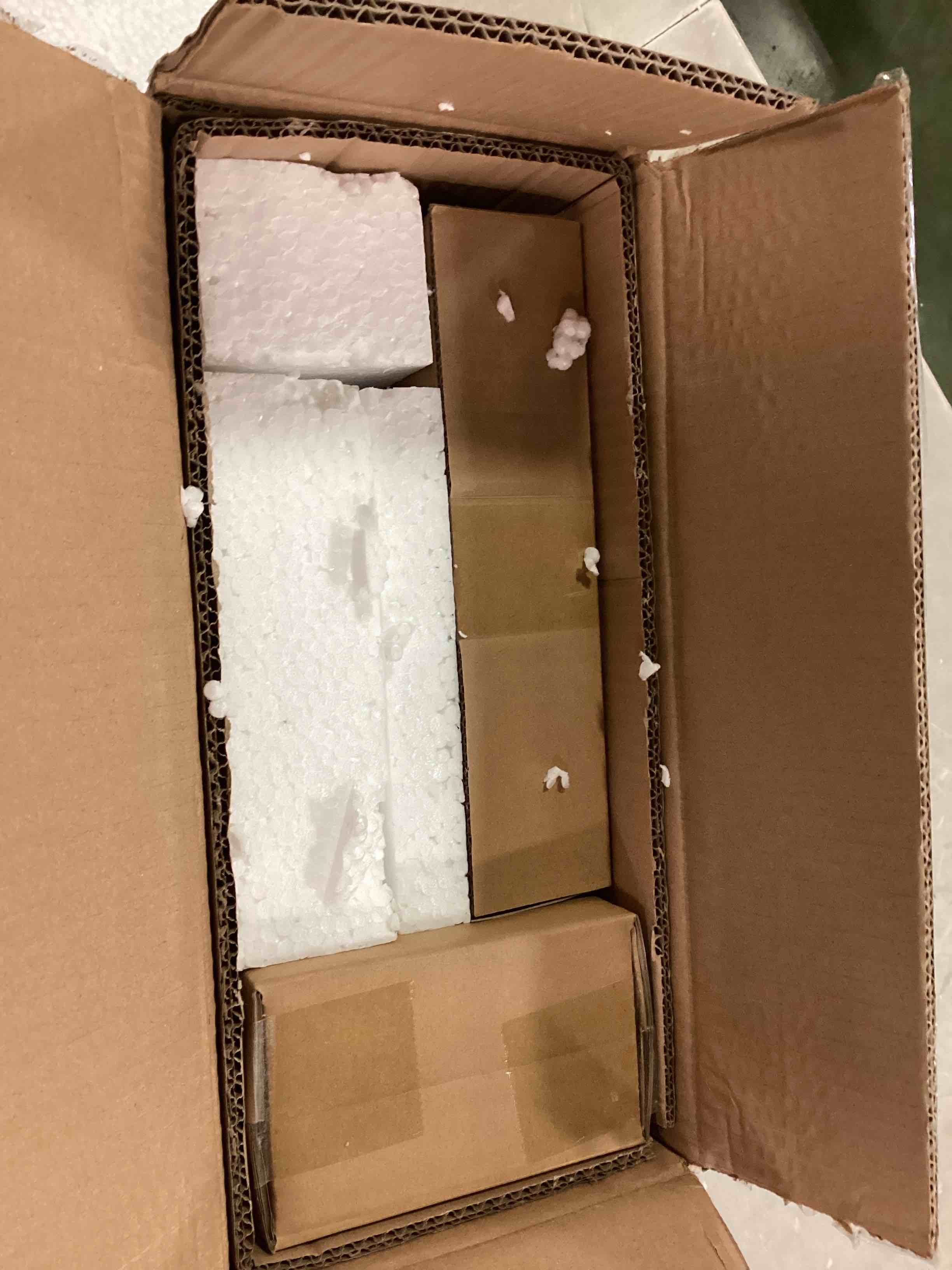 https://s3.amazonaws.com/lotting-images-prod/bidfta/RED6179543_1713550998618.jpeg