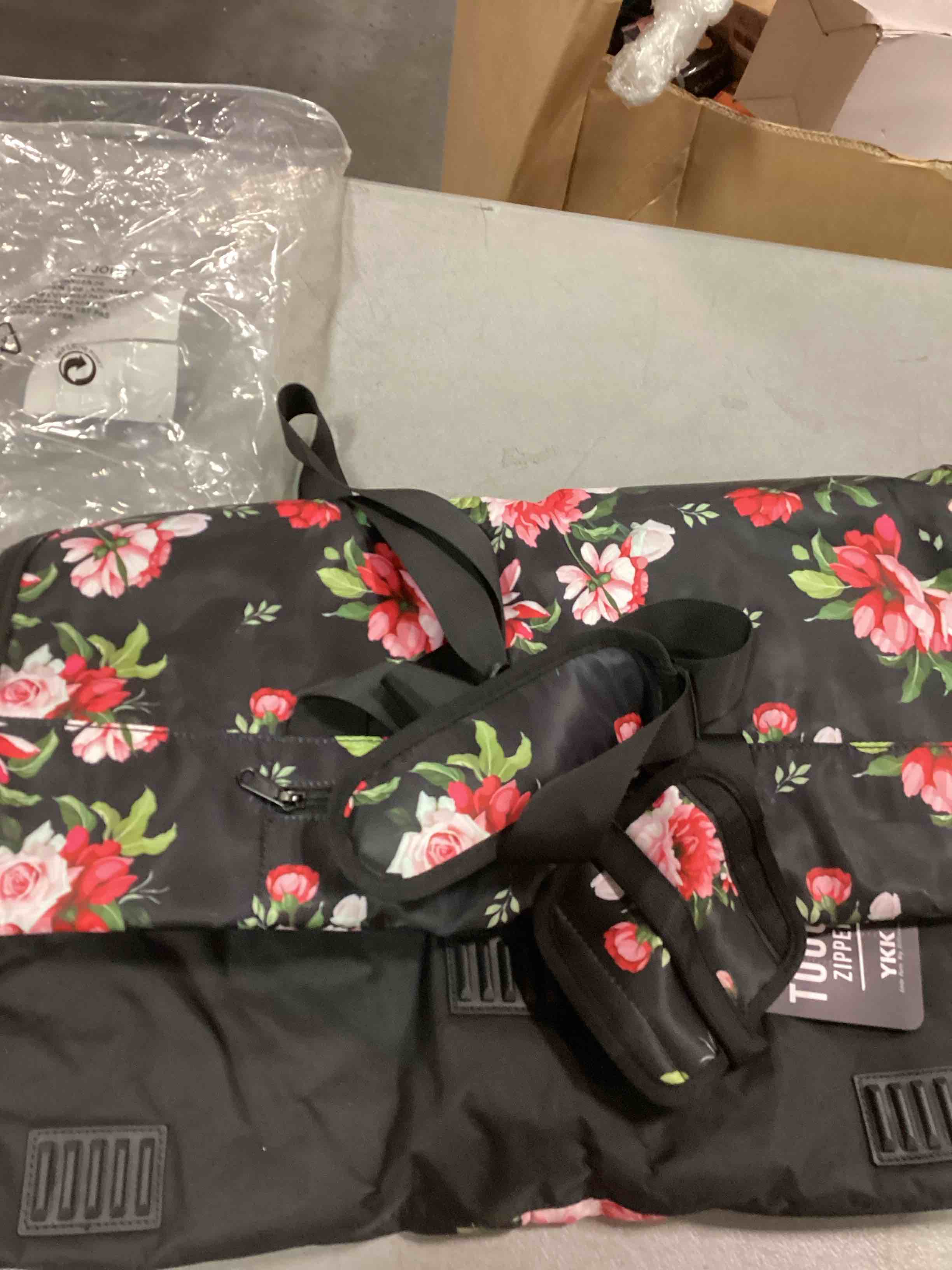 https://s3.amazonaws.com/lotting-images-prod/bidfta/RED6179788_1713877255624.jpeg