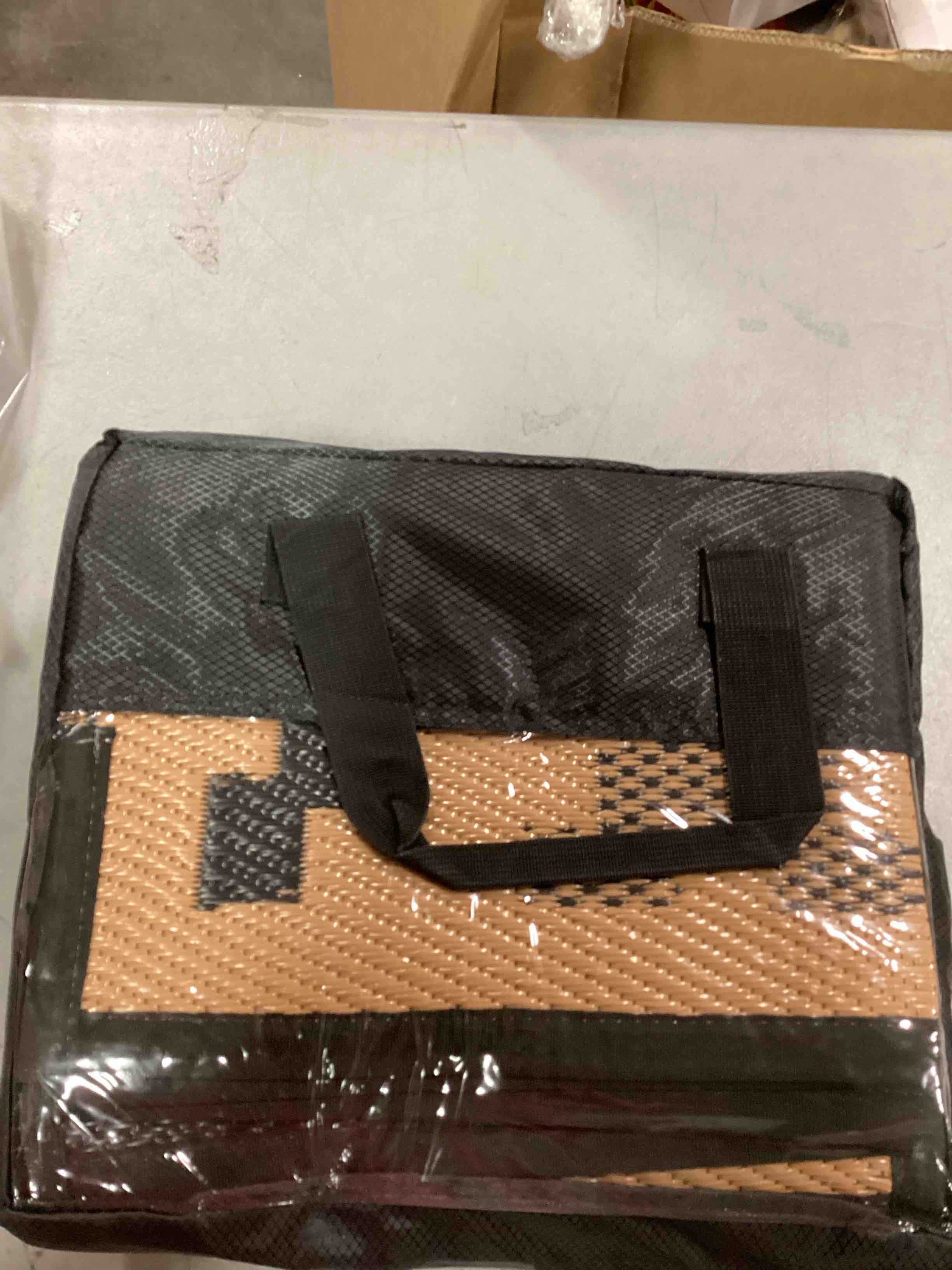 https://s3.amazonaws.com/lotting-images-prod/bidfta/RED6179800_1713878592244.jpeg