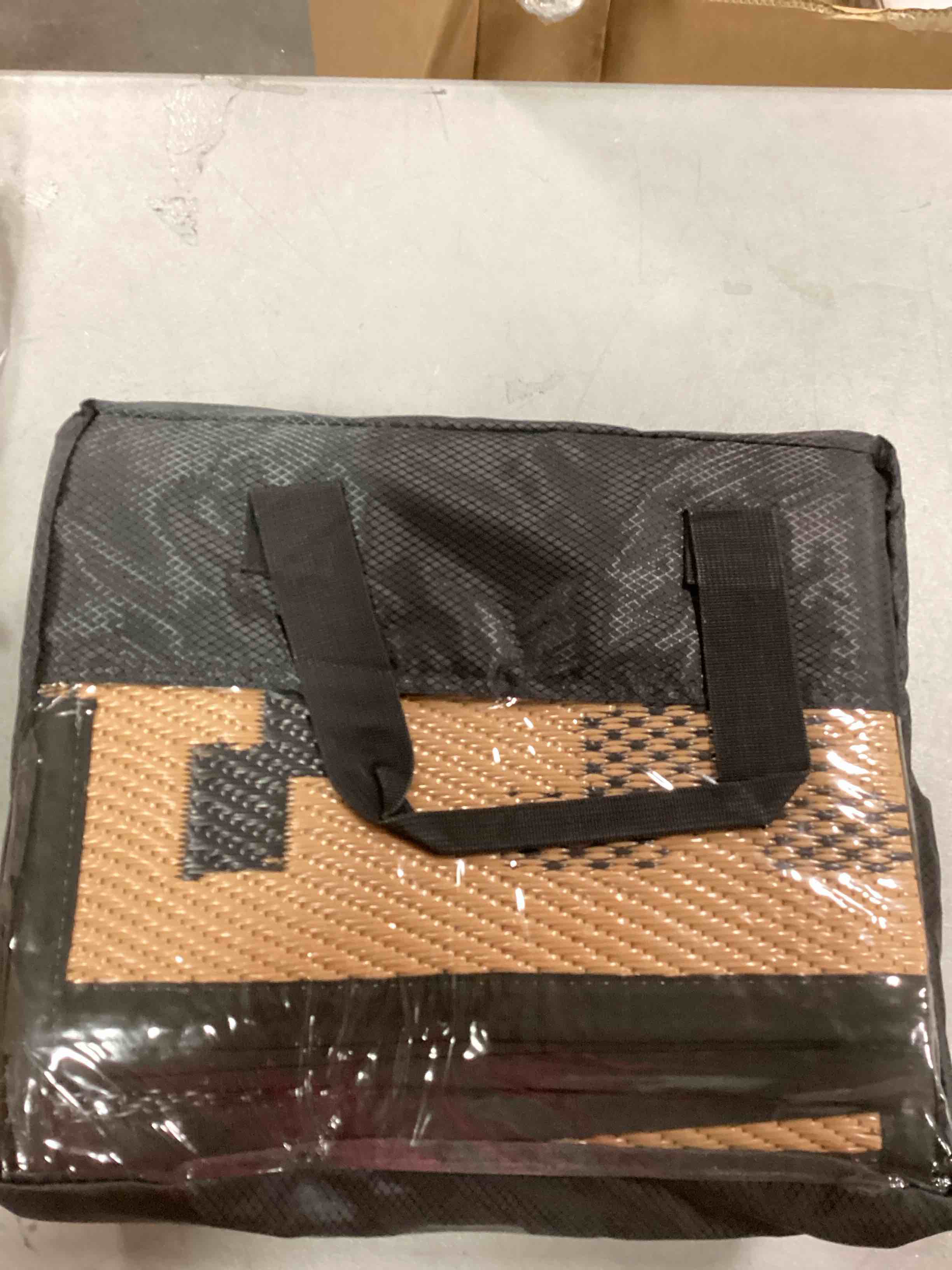 https://s3.amazonaws.com/lotting-images-prod/bidfta/RED6179800_1713878593081.jpeg