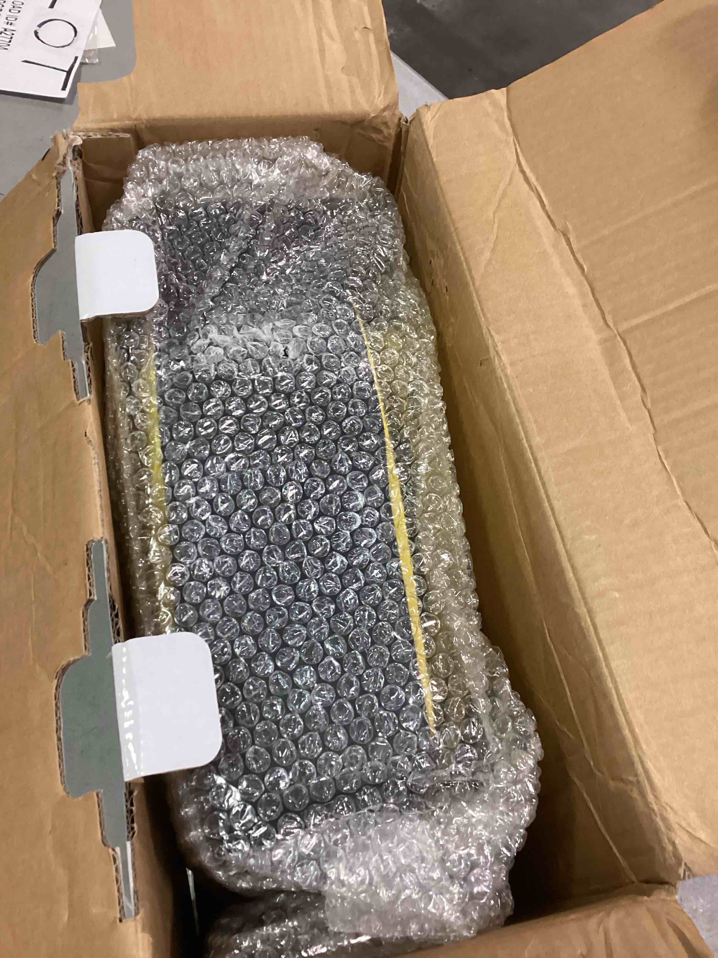 https://s3.amazonaws.com/lotting-images-prod/bidfta/RED6179822_1713880510861.jpeg
