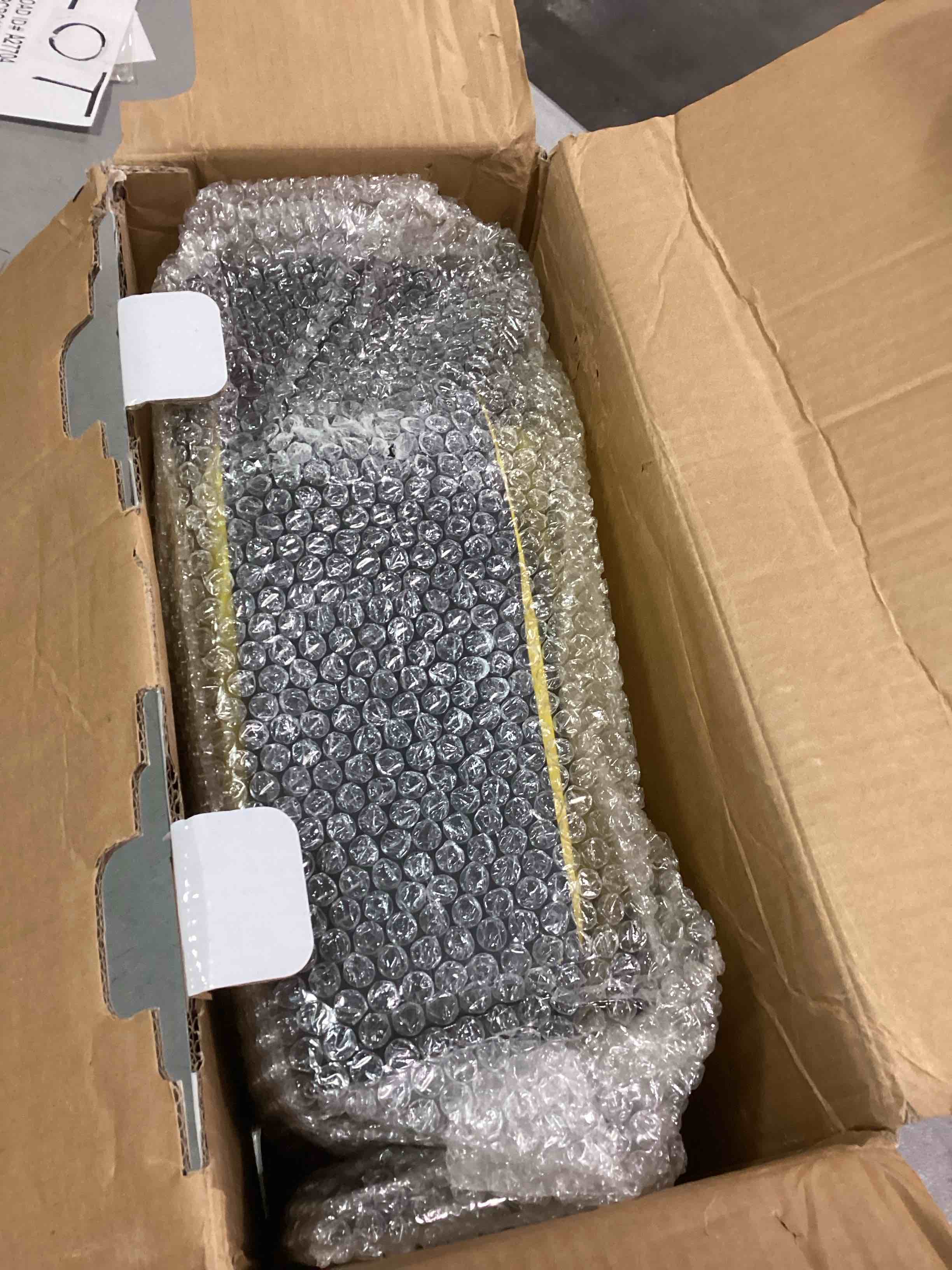 https://s3.amazonaws.com/lotting-images-prod/bidfta/RED6179822_1713880511585.jpeg
