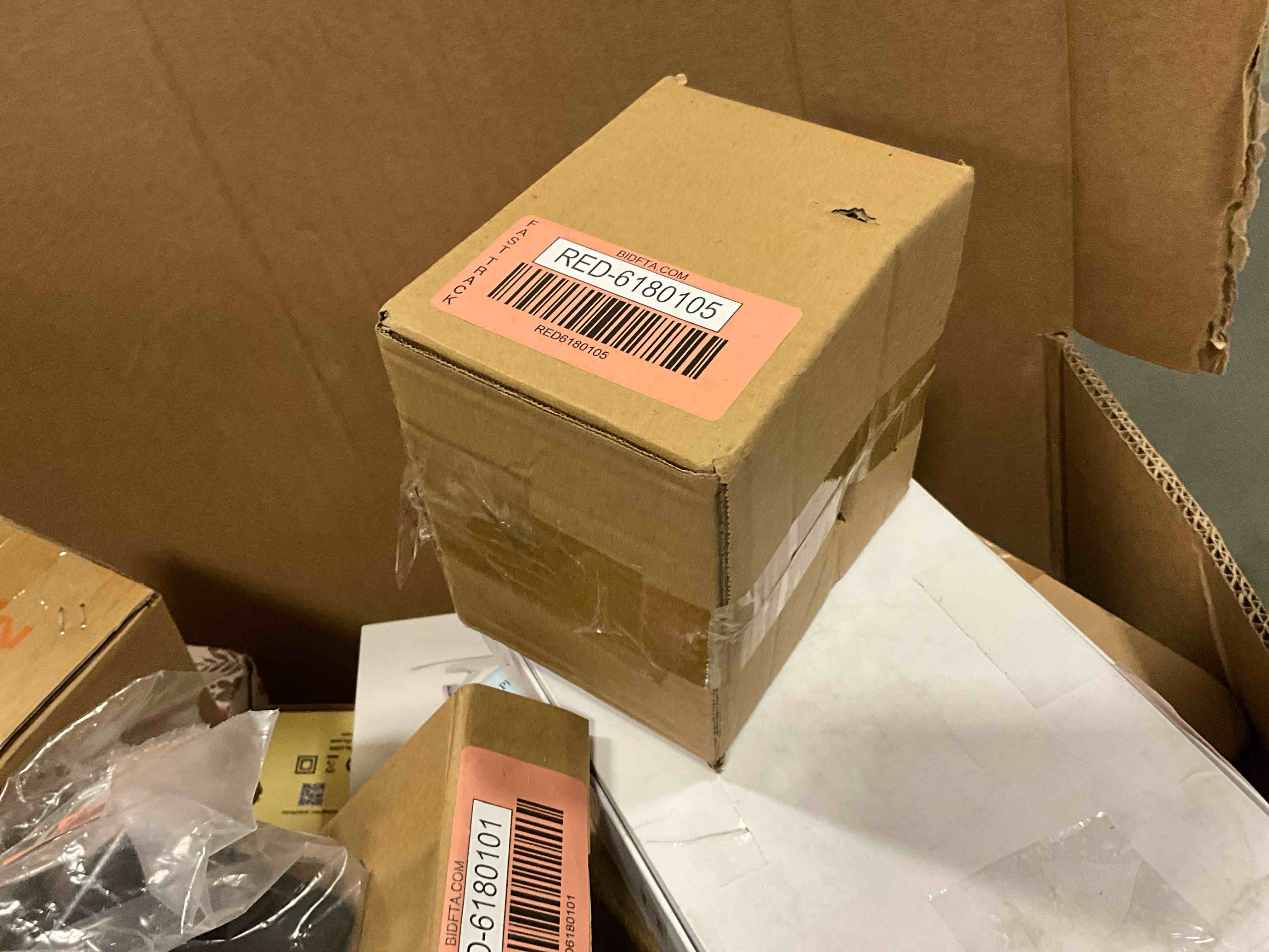 https://s3.amazonaws.com/lotting-images-prod/bidfta/RED6180105_1714046189399.jpeg