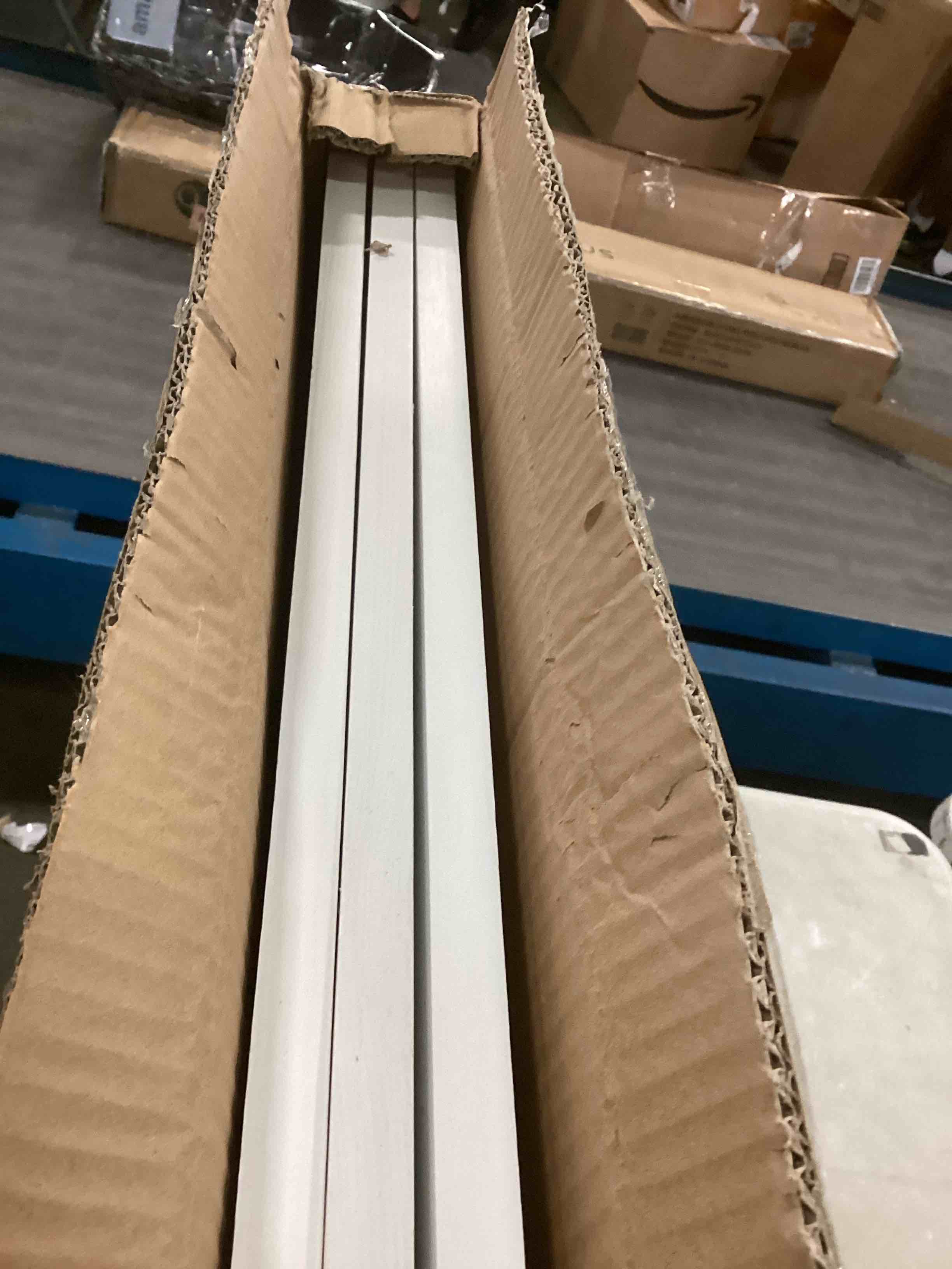 https://s3.amazonaws.com/lotting-images-prod/bidfta/RED6180714_1712769526799.jpeg