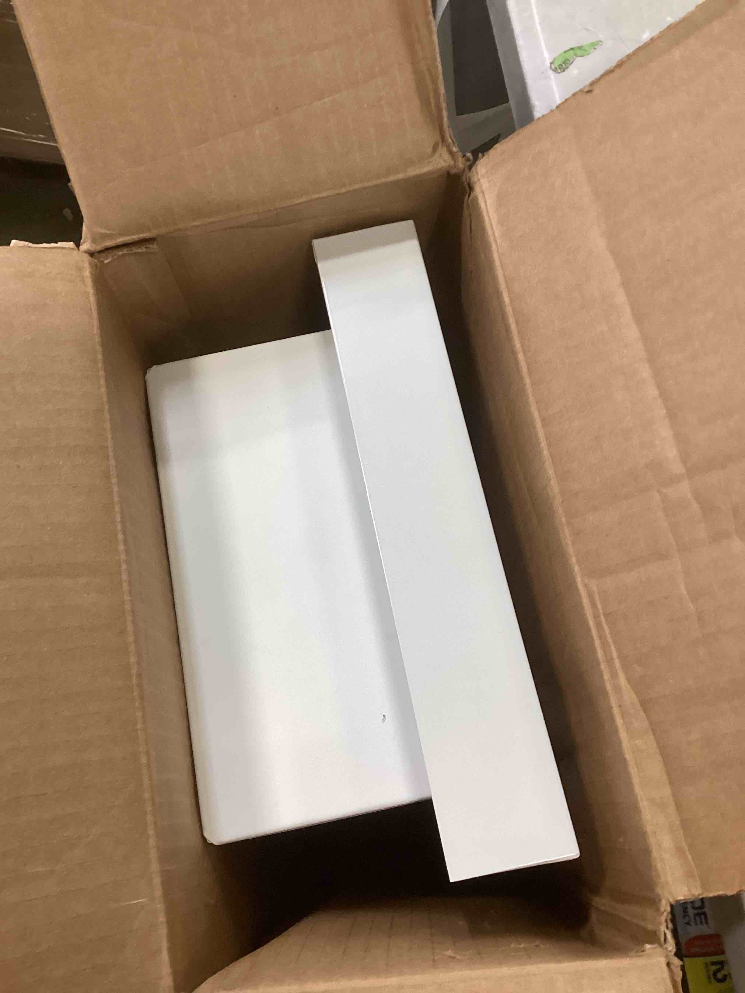 https://s3.amazonaws.com/lotting-images-prod/bidfta/RED6181414_1713185565230.jpeg