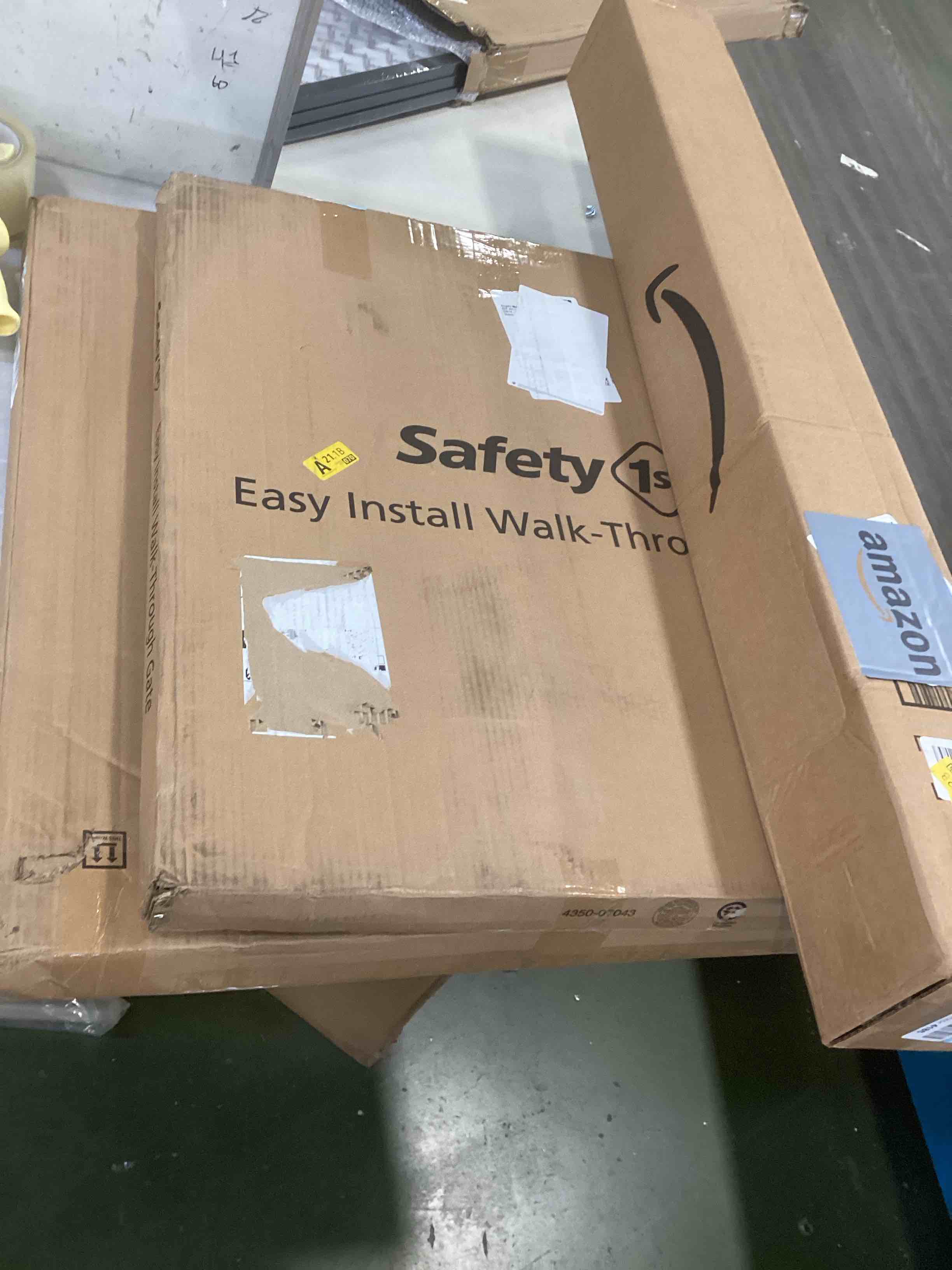 https://s3.amazonaws.com/lotting-images-prod/bidfta/RED6181583_1713212115770.jpeg