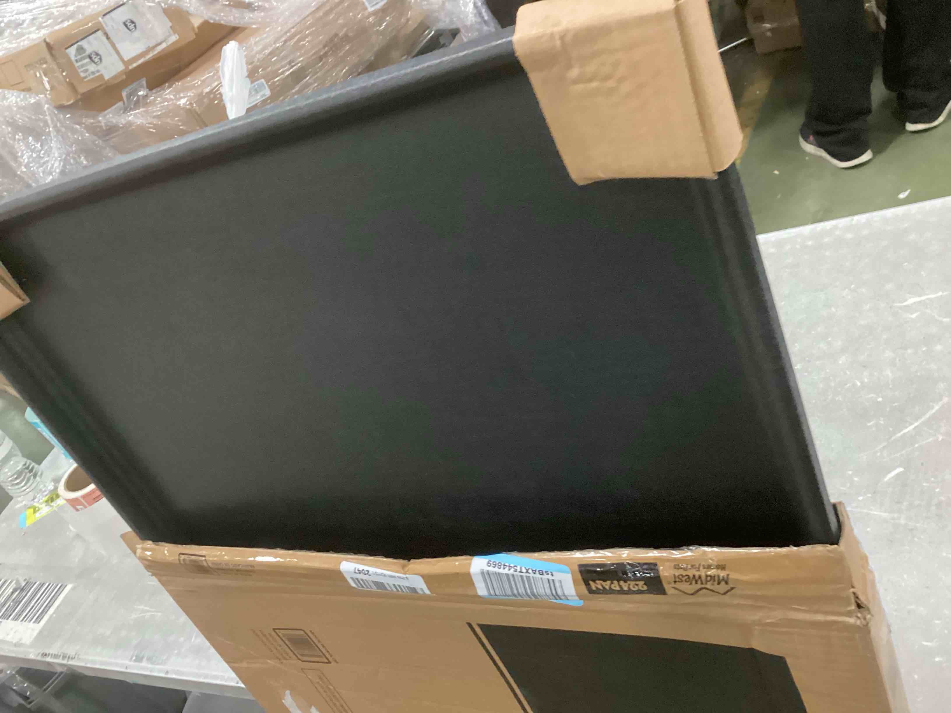 https://s3.amazonaws.com/lotting-images-prod/bidfta/RED6181590_1713265883232.jpeg