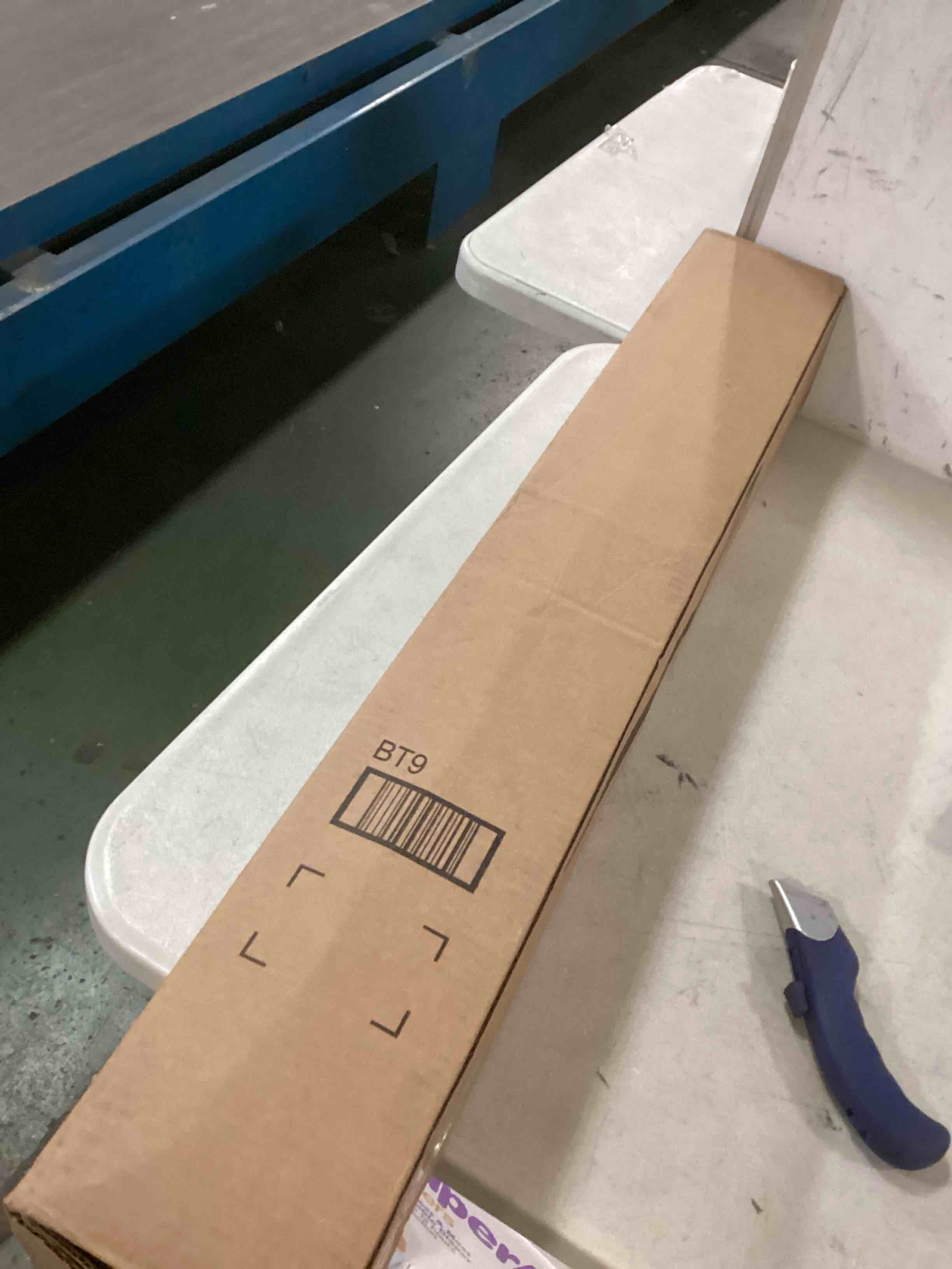 https://s3.amazonaws.com/lotting-images-prod/bidfta/RED6181893_1713356831274.jpeg