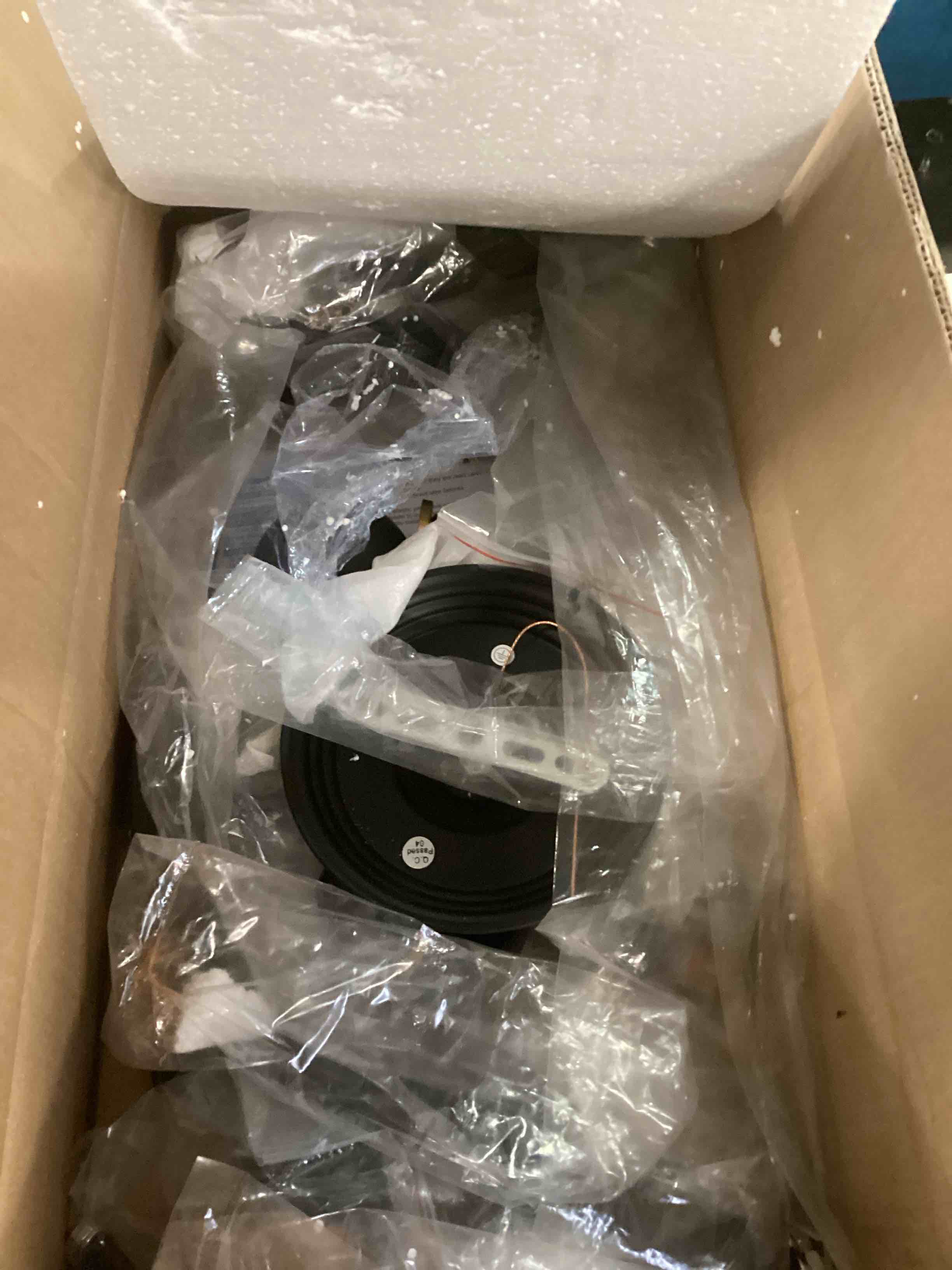 https://s3.amazonaws.com/lotting-images-prod/bidfta/RED6181903_1713357929631.jpeg
