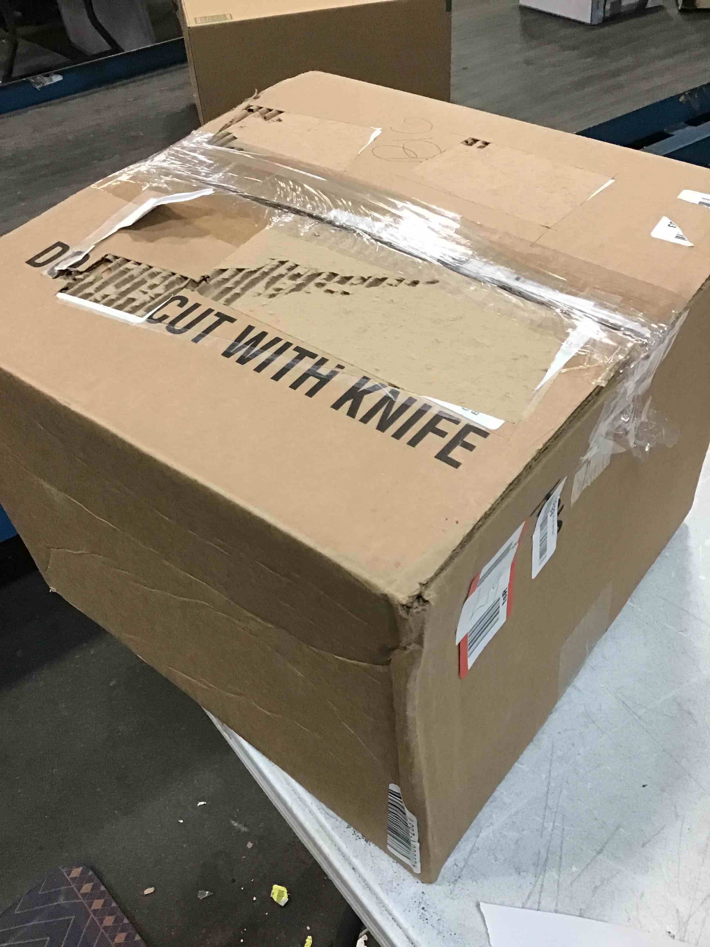 https://s3.amazonaws.com/lotting-images-prod/bidfta/RED6182053_1712865747885.jpeg