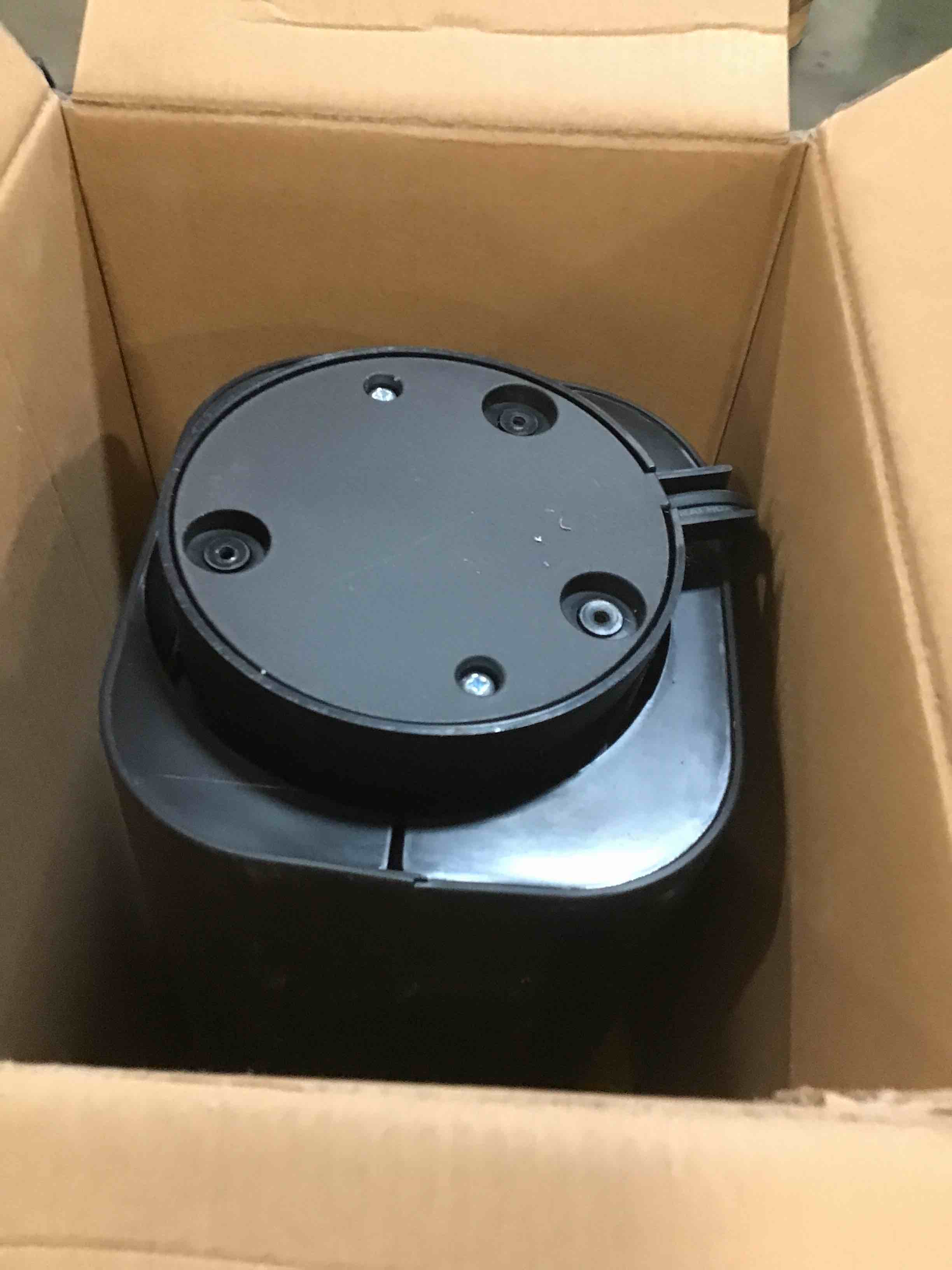 https://s3.amazonaws.com/lotting-images-prod/bidfta/RED6182235_1712937000413.jpeg