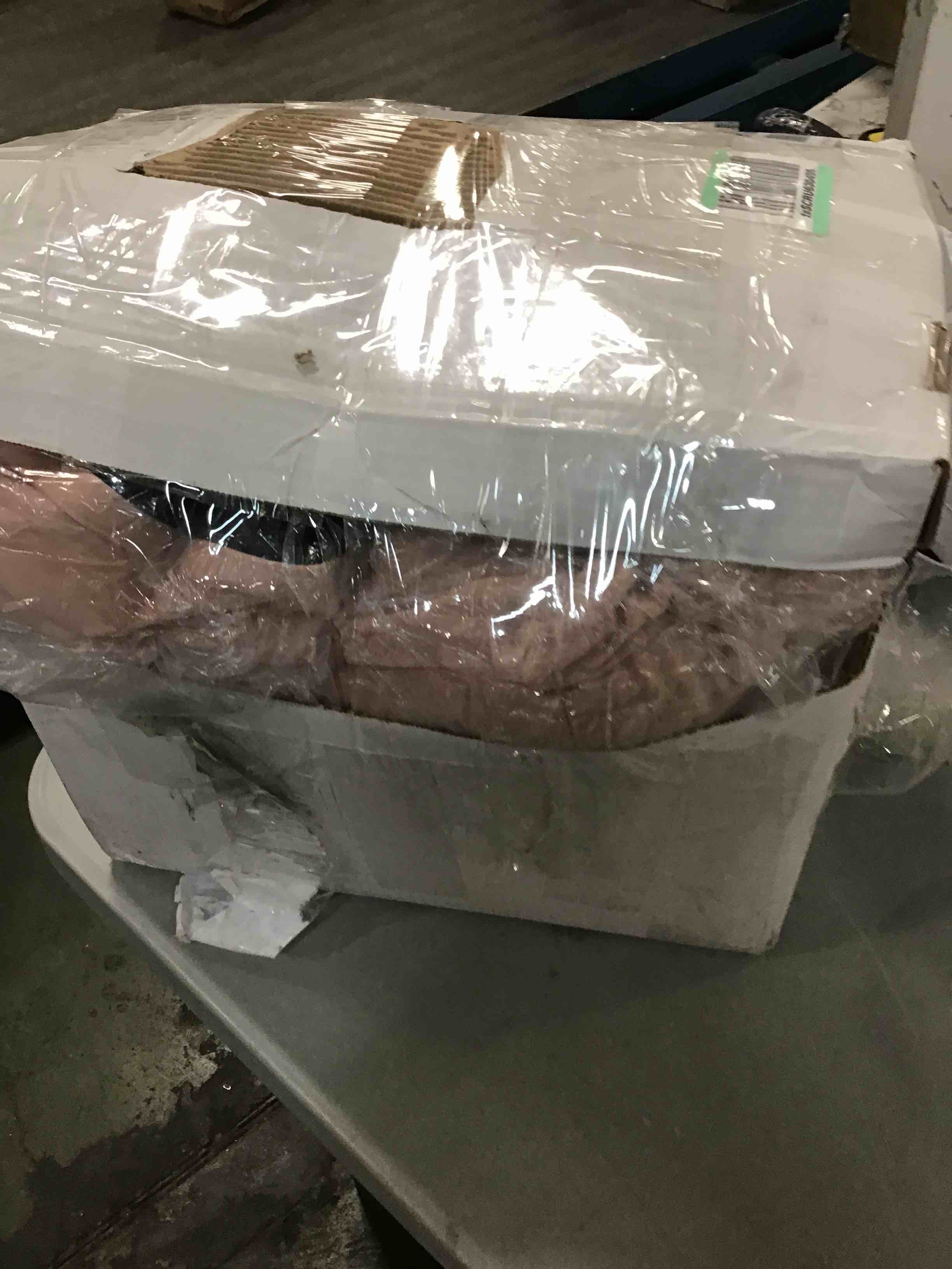 https://s3.amazonaws.com/lotting-images-prod/bidfta/RED6182814_1713354078396.jpeg
