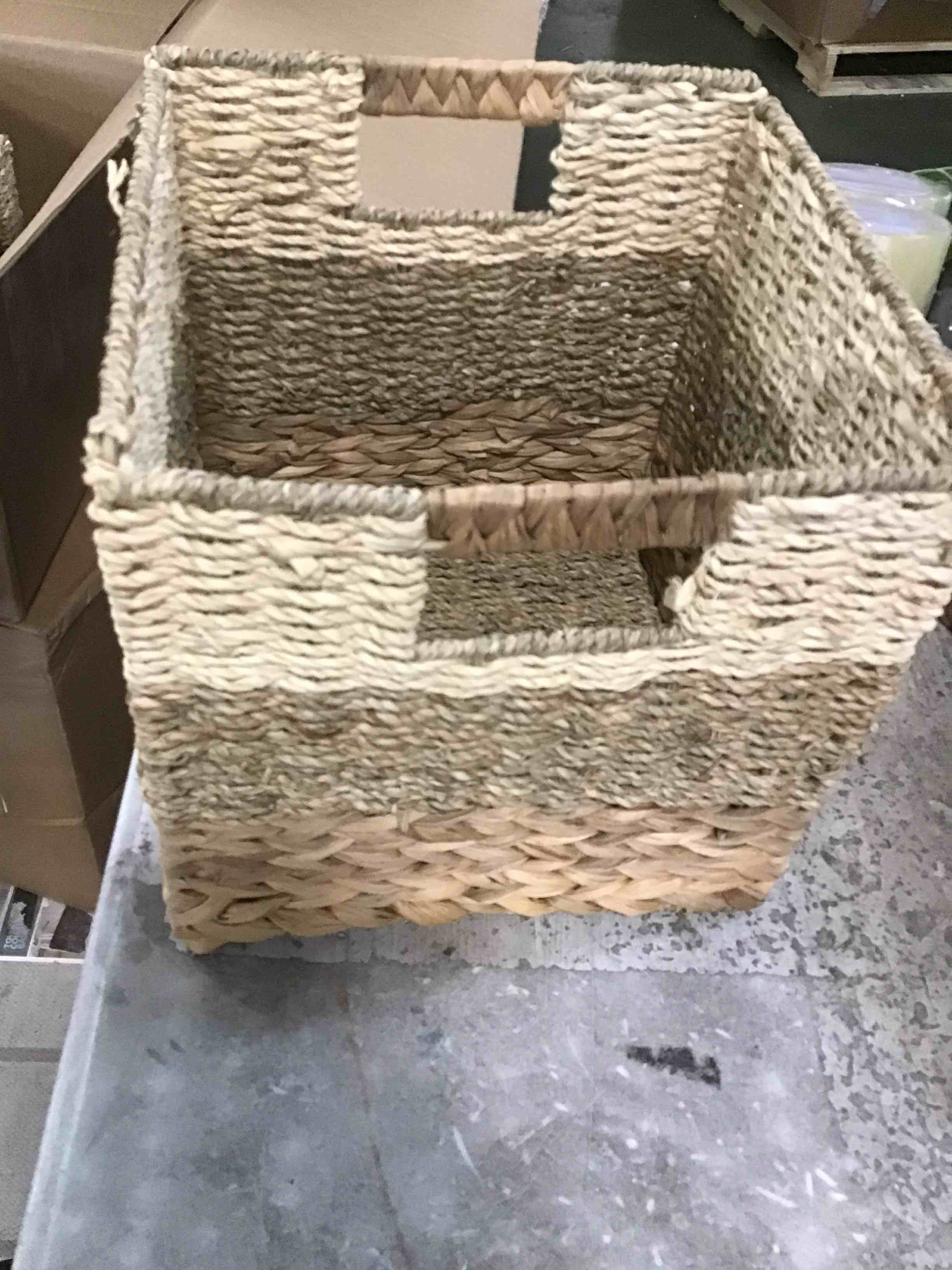https://s3.amazonaws.com/lotting-images-prod/bidfta/RED6183252_1713461653240.jpeg