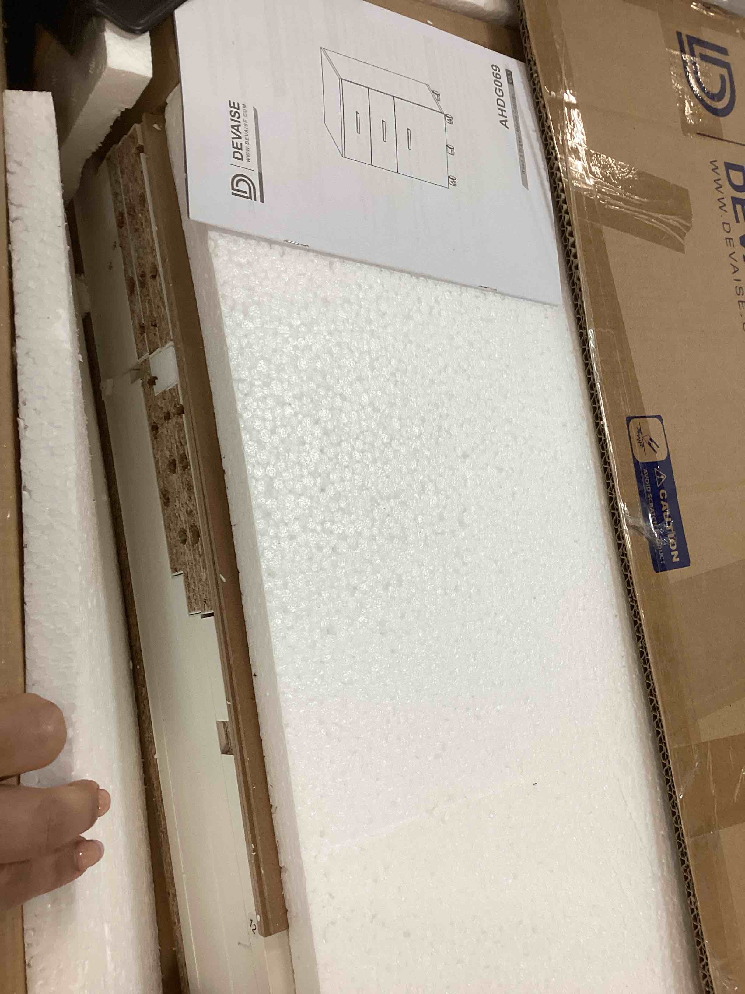https://s3.amazonaws.com/lotting-images-prod/bidfta/RED6183767_1713201477887.jpeg