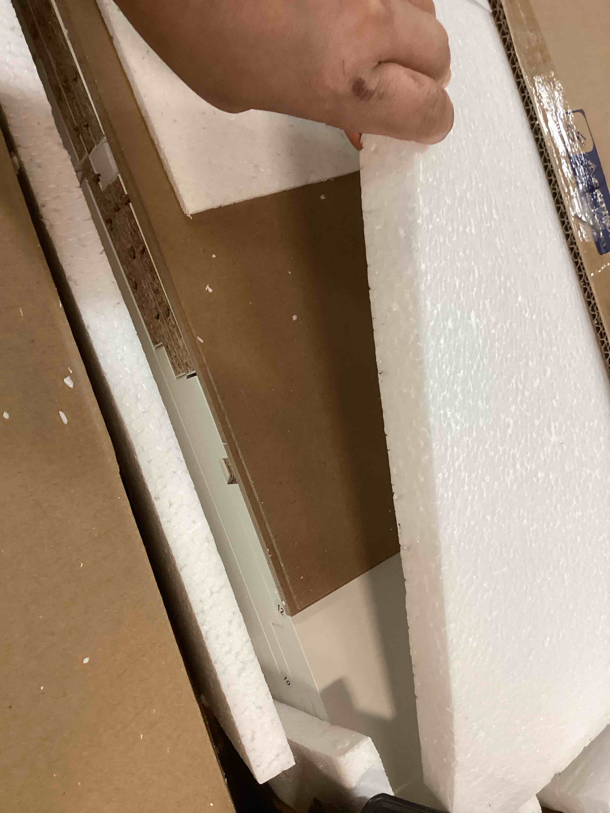 https://s3.amazonaws.com/lotting-images-prod/bidfta/RED6183767_1713201481538.jpeg