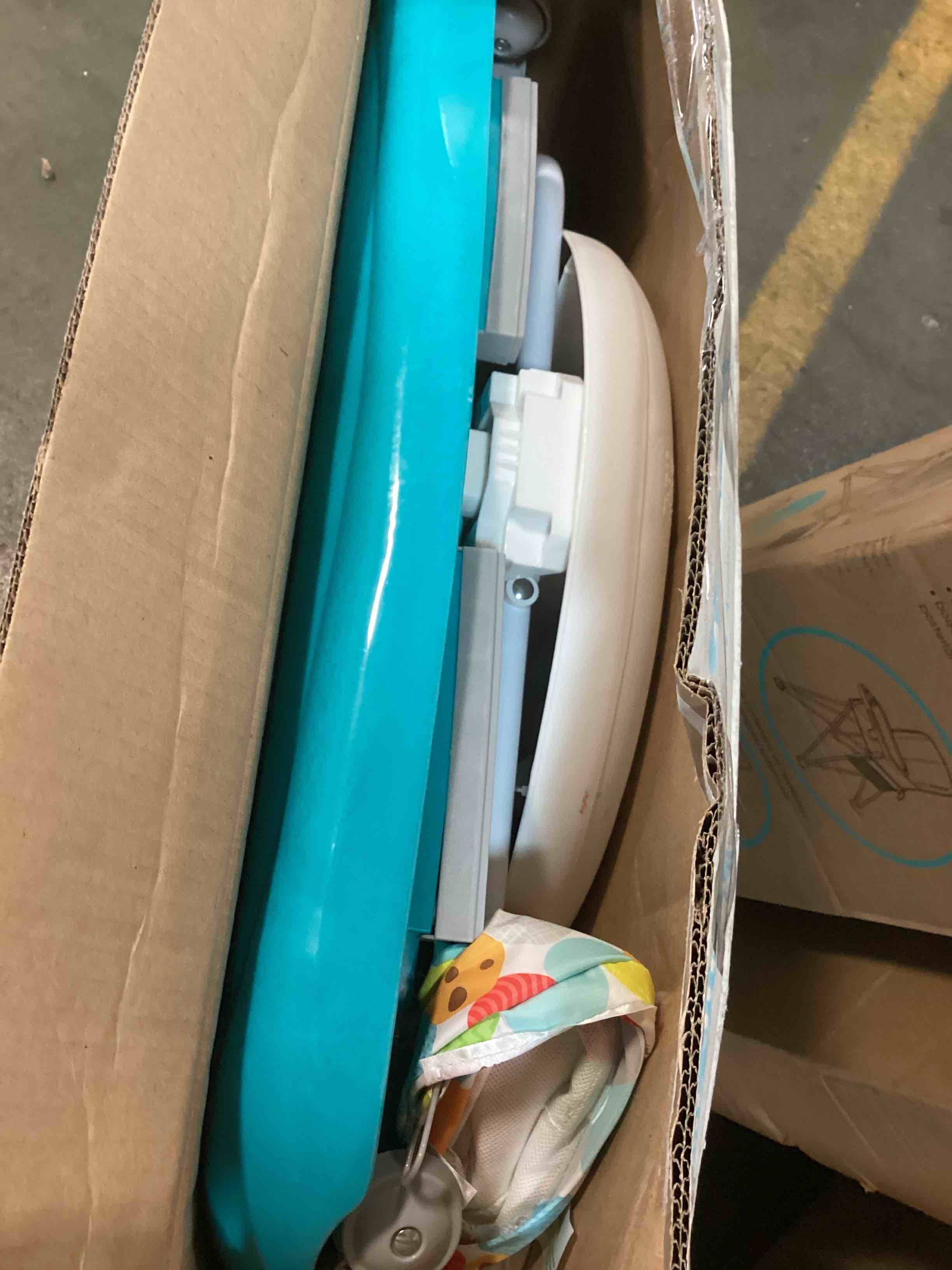 https://s3.amazonaws.com/lotting-images-prod/bidfta/RED6183852_1713211945614.jpeg
