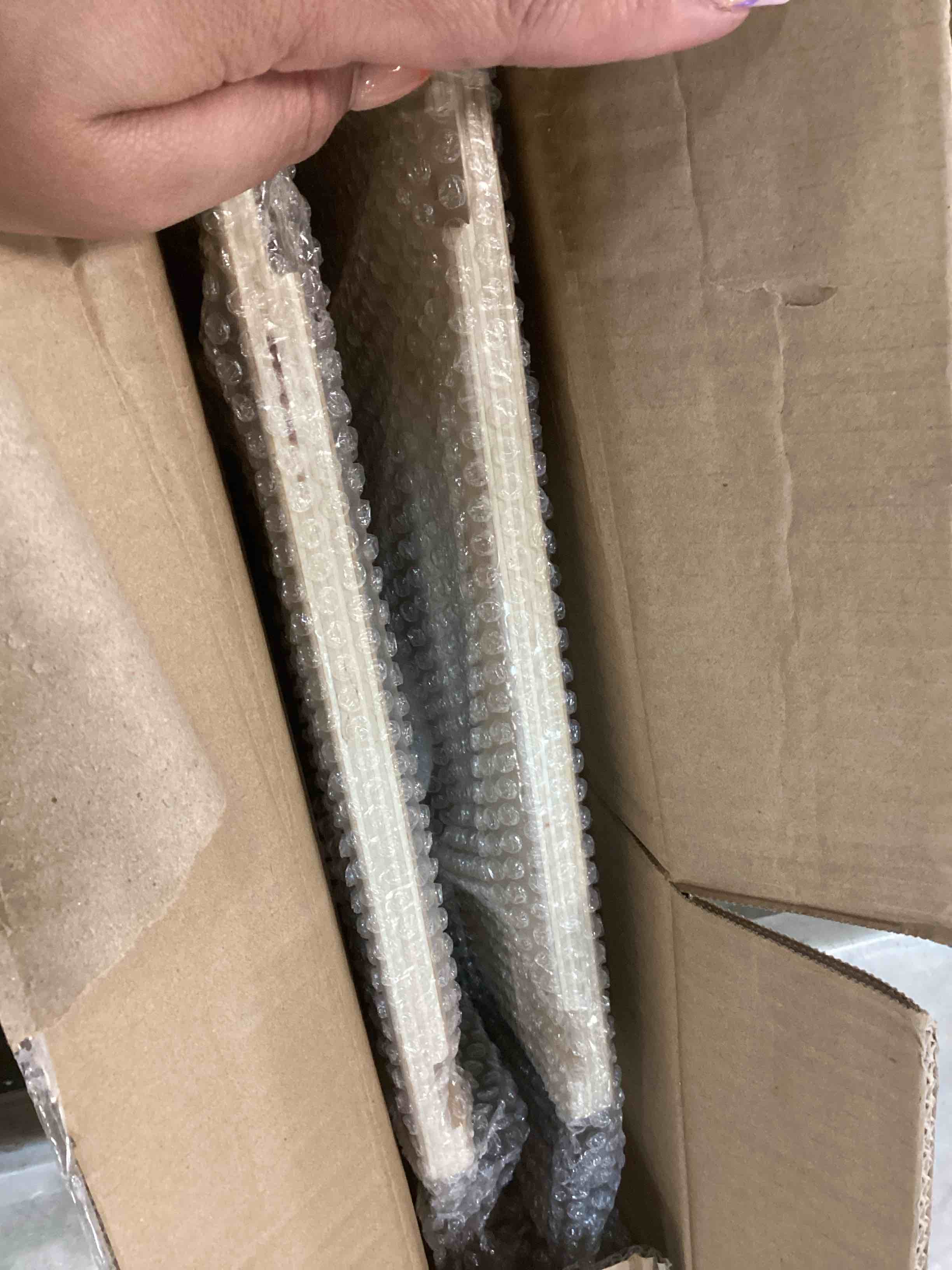 https://s3.amazonaws.com/lotting-images-prod/bidfta/RED6184043_1713290350882.jpeg