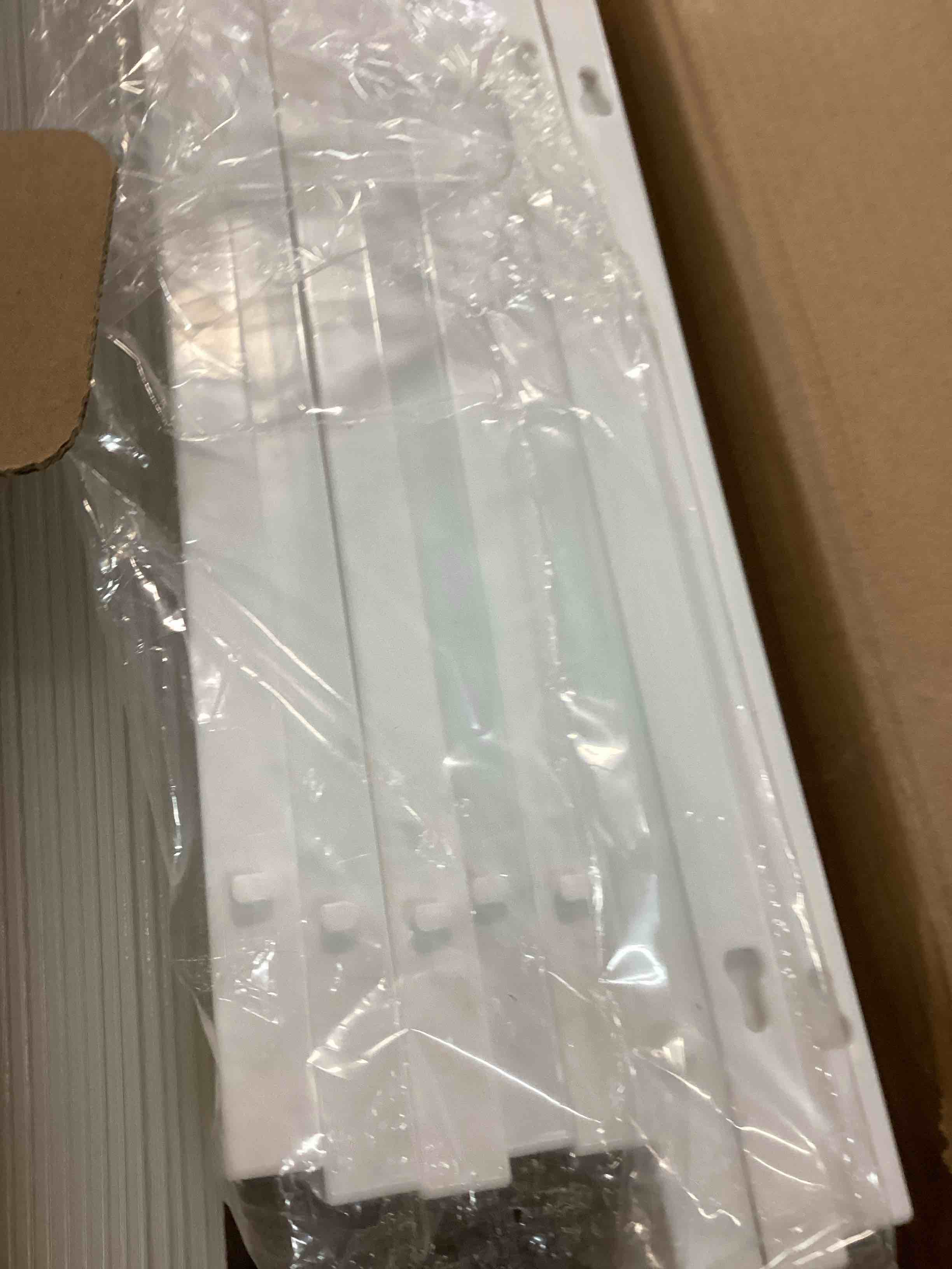 https://s3.amazonaws.com/lotting-images-prod/bidfta/RED6184080_1713296769577.jpeg