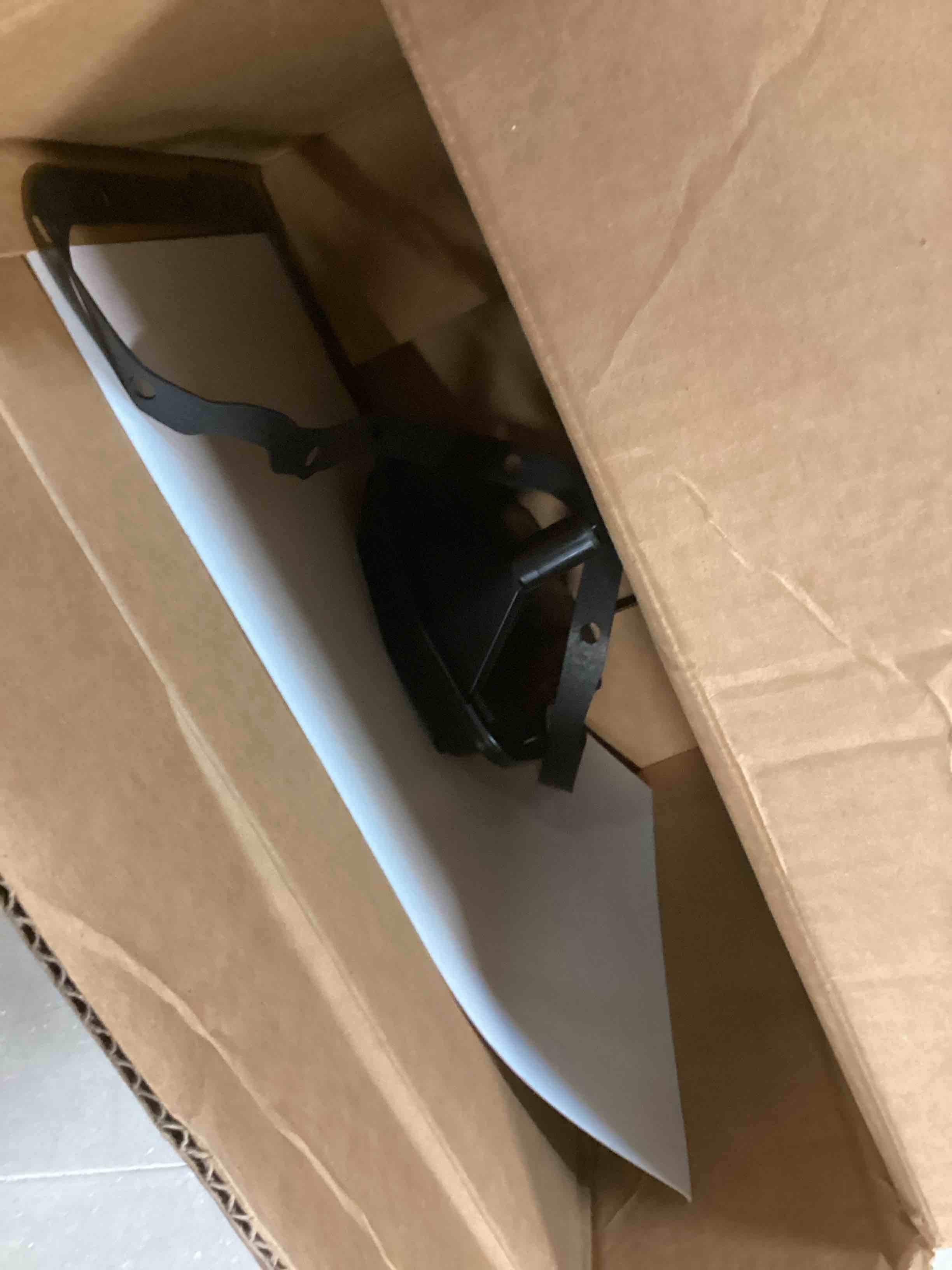 https://s3.amazonaws.com/lotting-images-prod/bidfta/RED6184202_1713365231826.jpeg