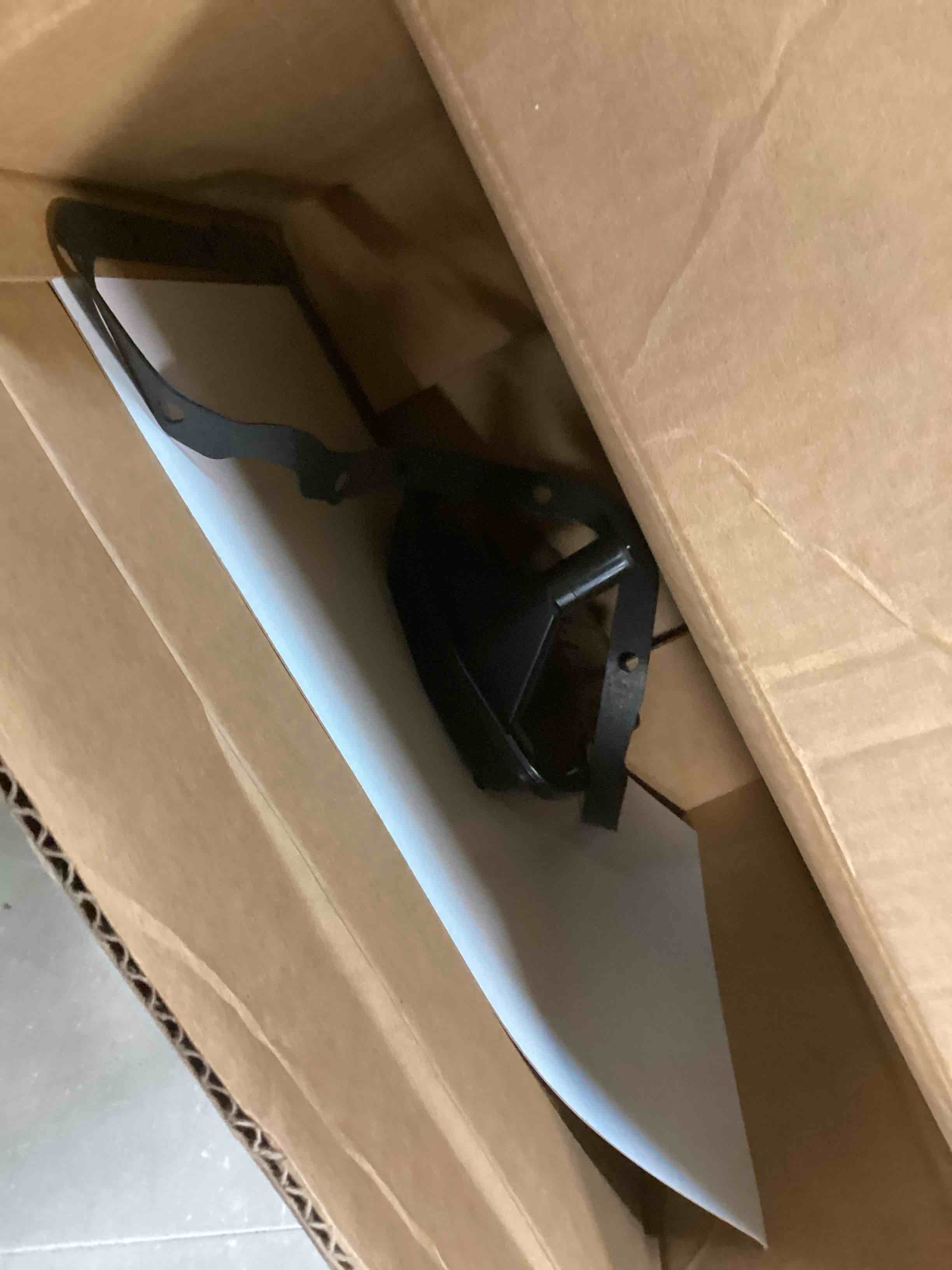 https://s3.amazonaws.com/lotting-images-prod/bidfta/RED6184202_1713365232593.jpeg