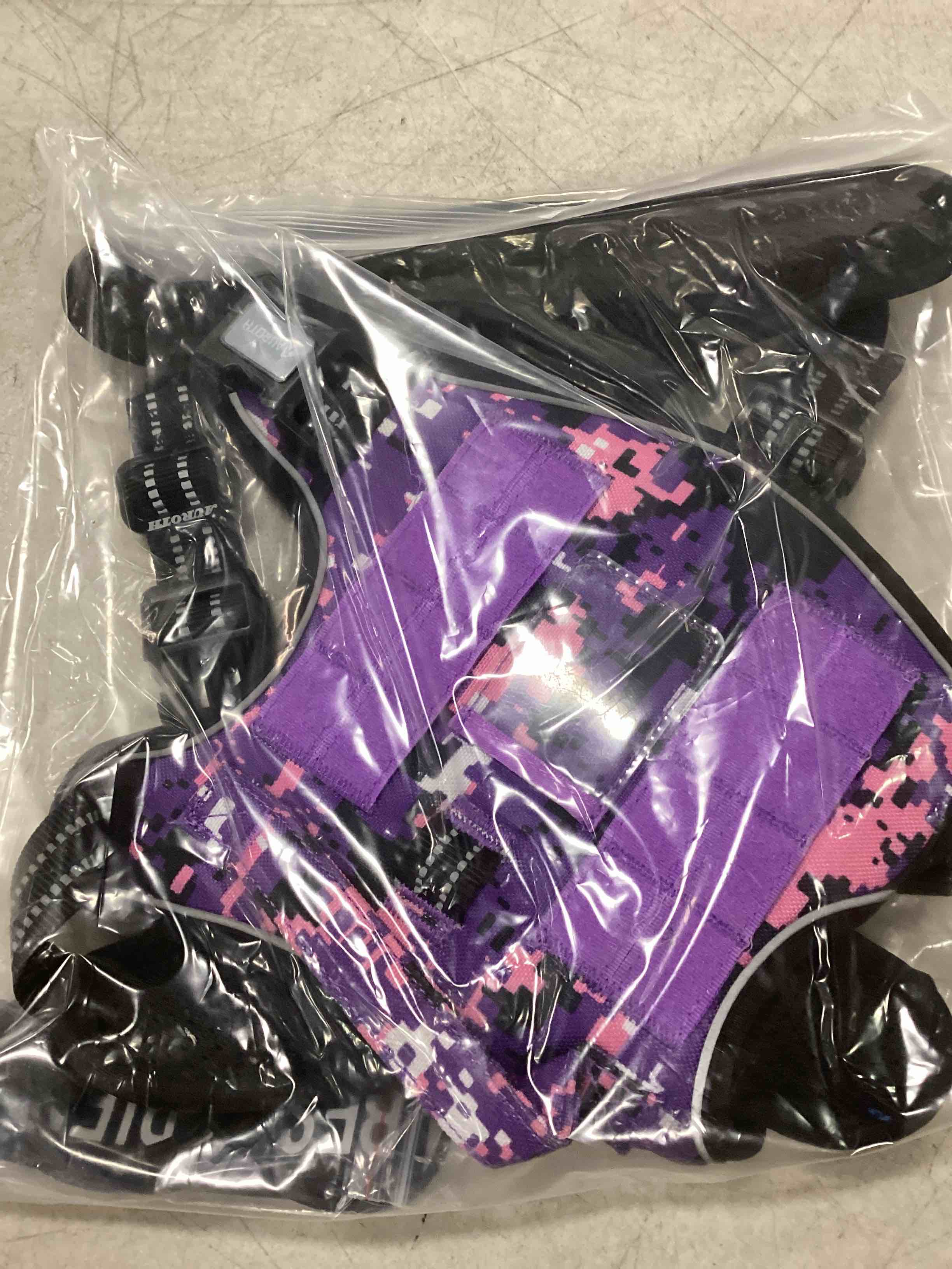 https://s3.amazonaws.com/lotting-images-prod/bidfta/RED6185430_1713179492406.jpeg
